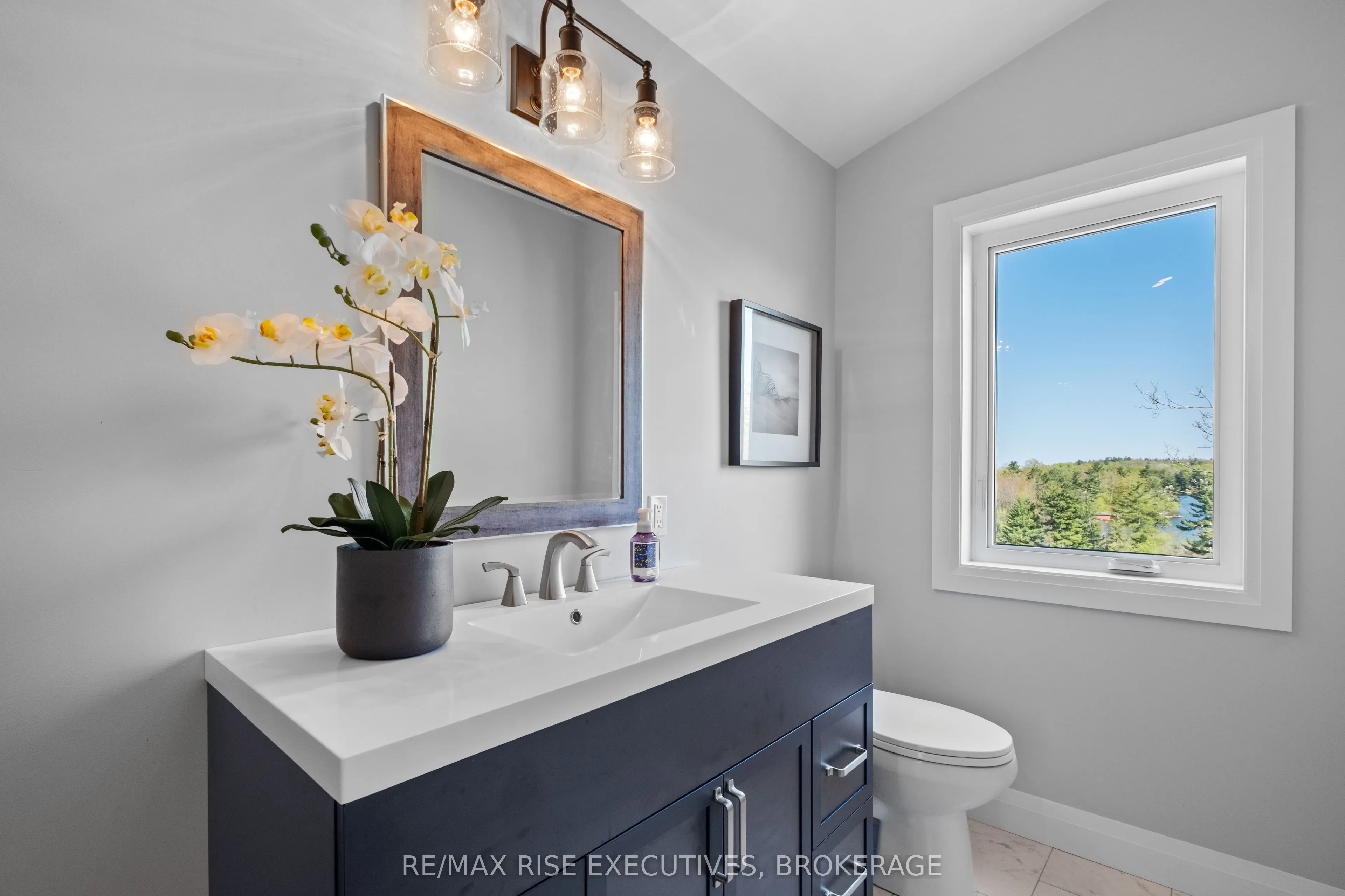 1022 Briscoe Bay Lane