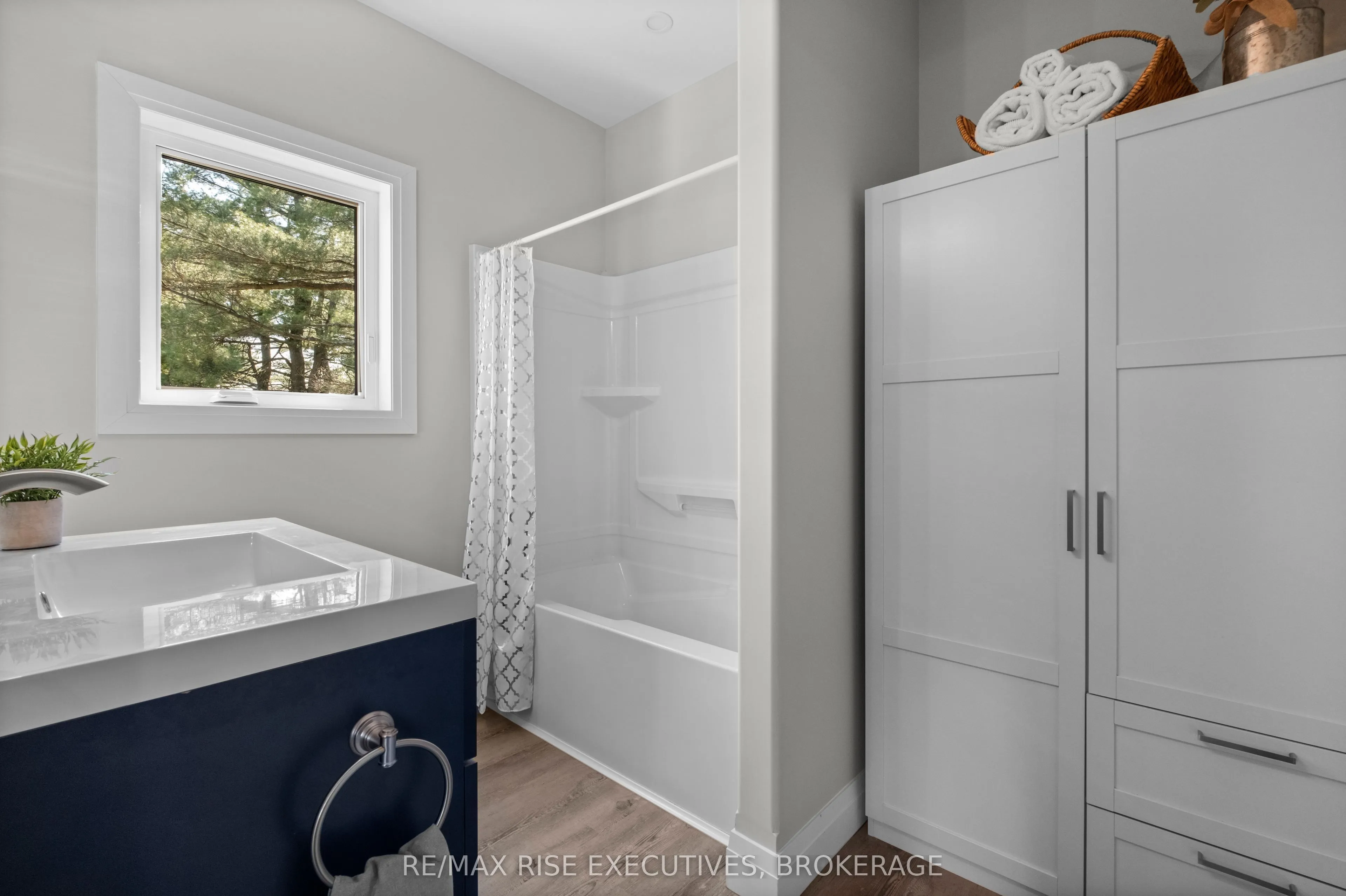 1022 Briscoe Bay Lane