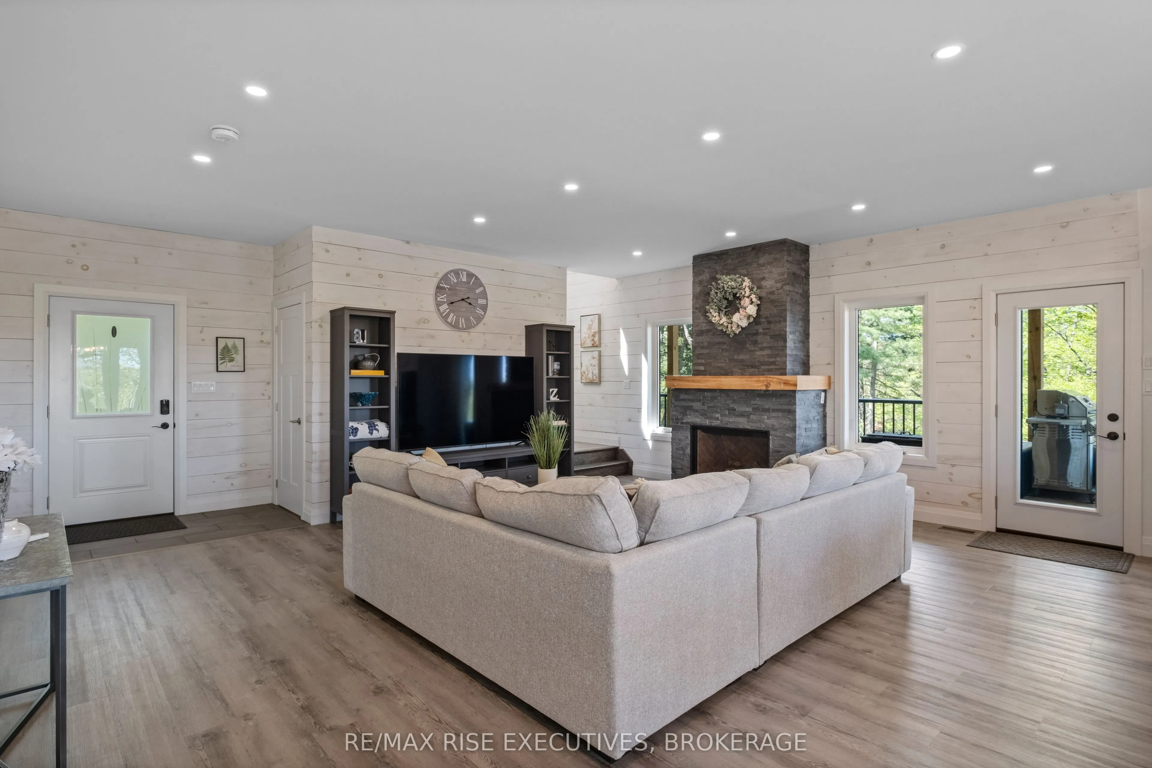 1022 Briscoe Bay Lane