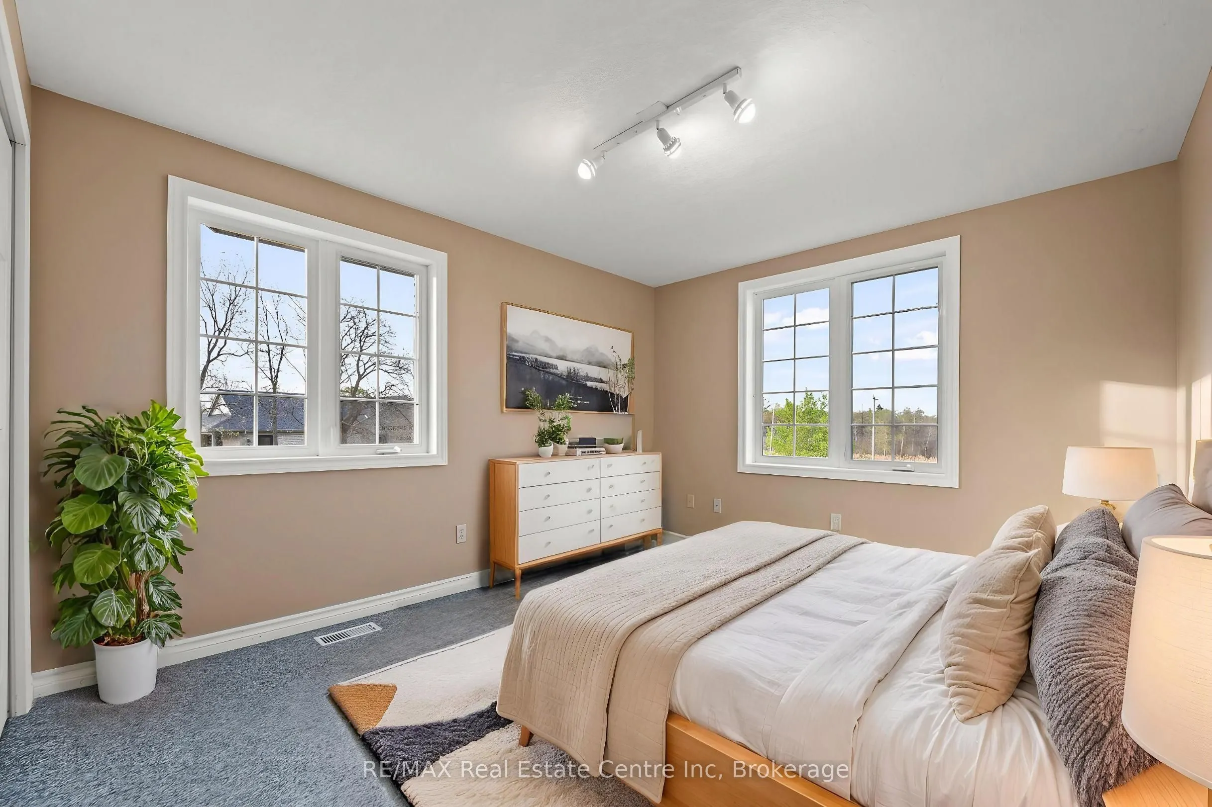 4 BROCK Road N