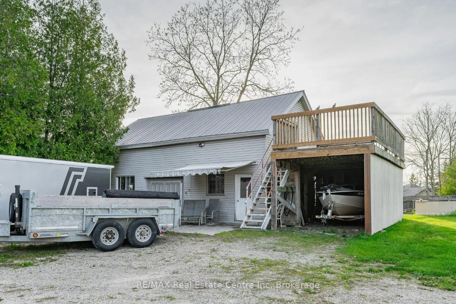4 BROCK Road N