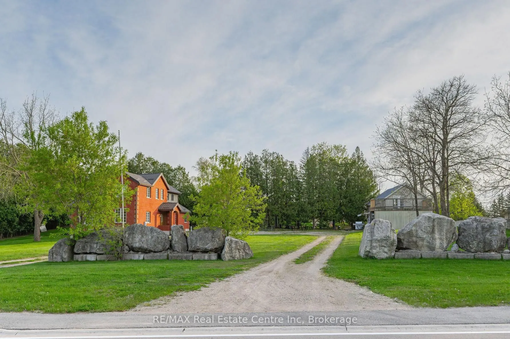 4 BROCK Road N