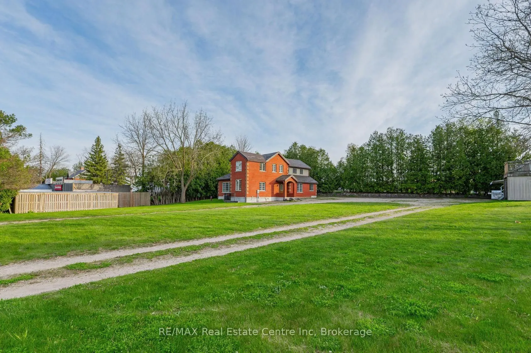 4 BROCK Road N
