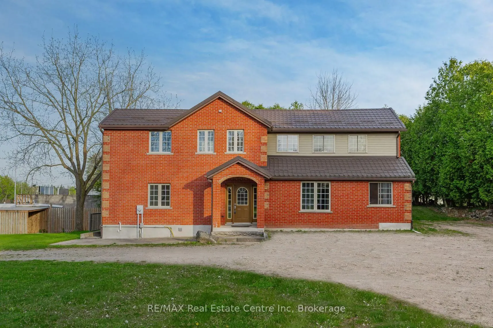 4 BROCK Road N