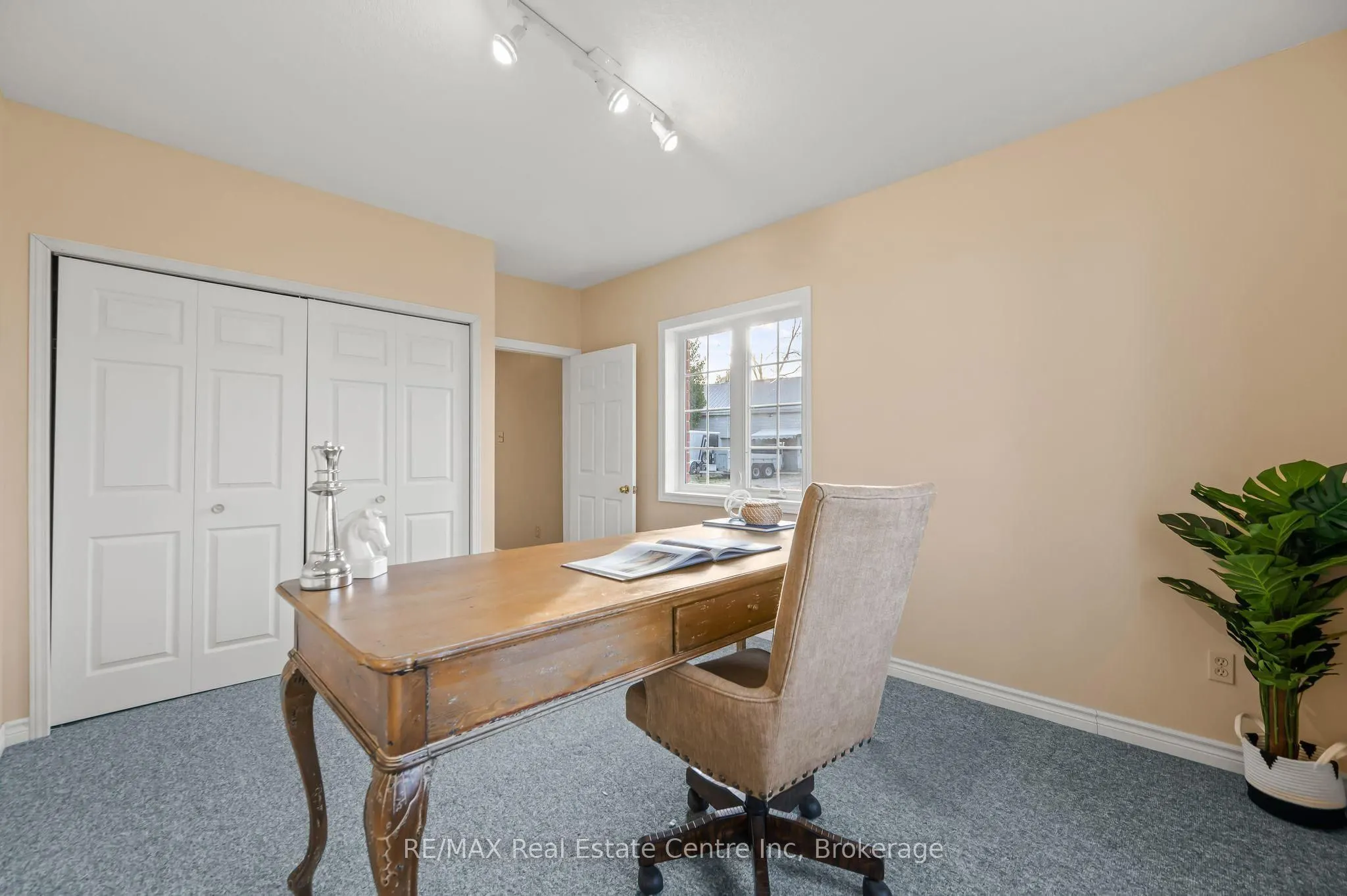 4 BROCK Road N