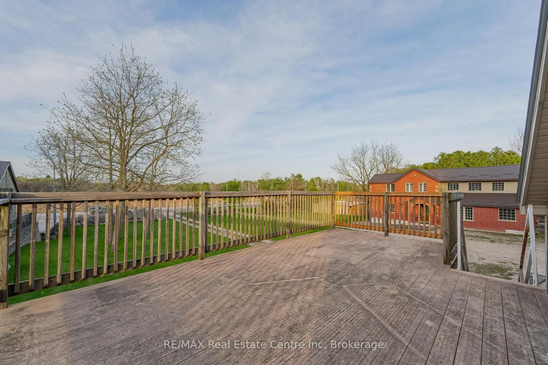 4 BROCK Road N