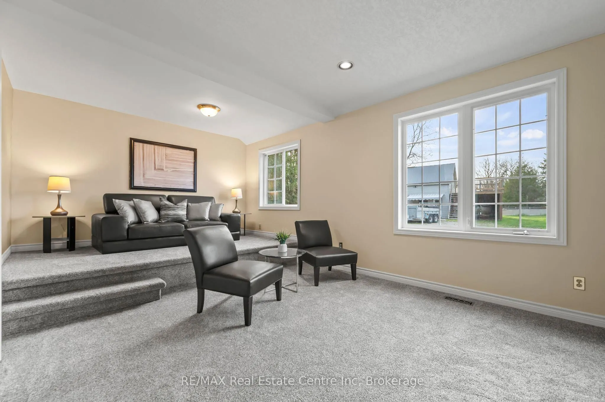 4 BROCK Road N