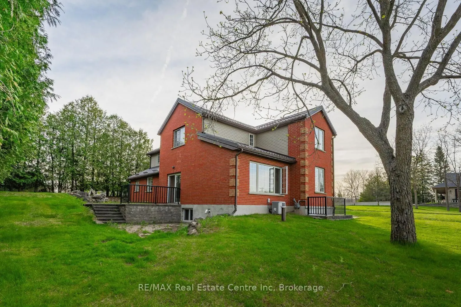 4 BROCK Road N