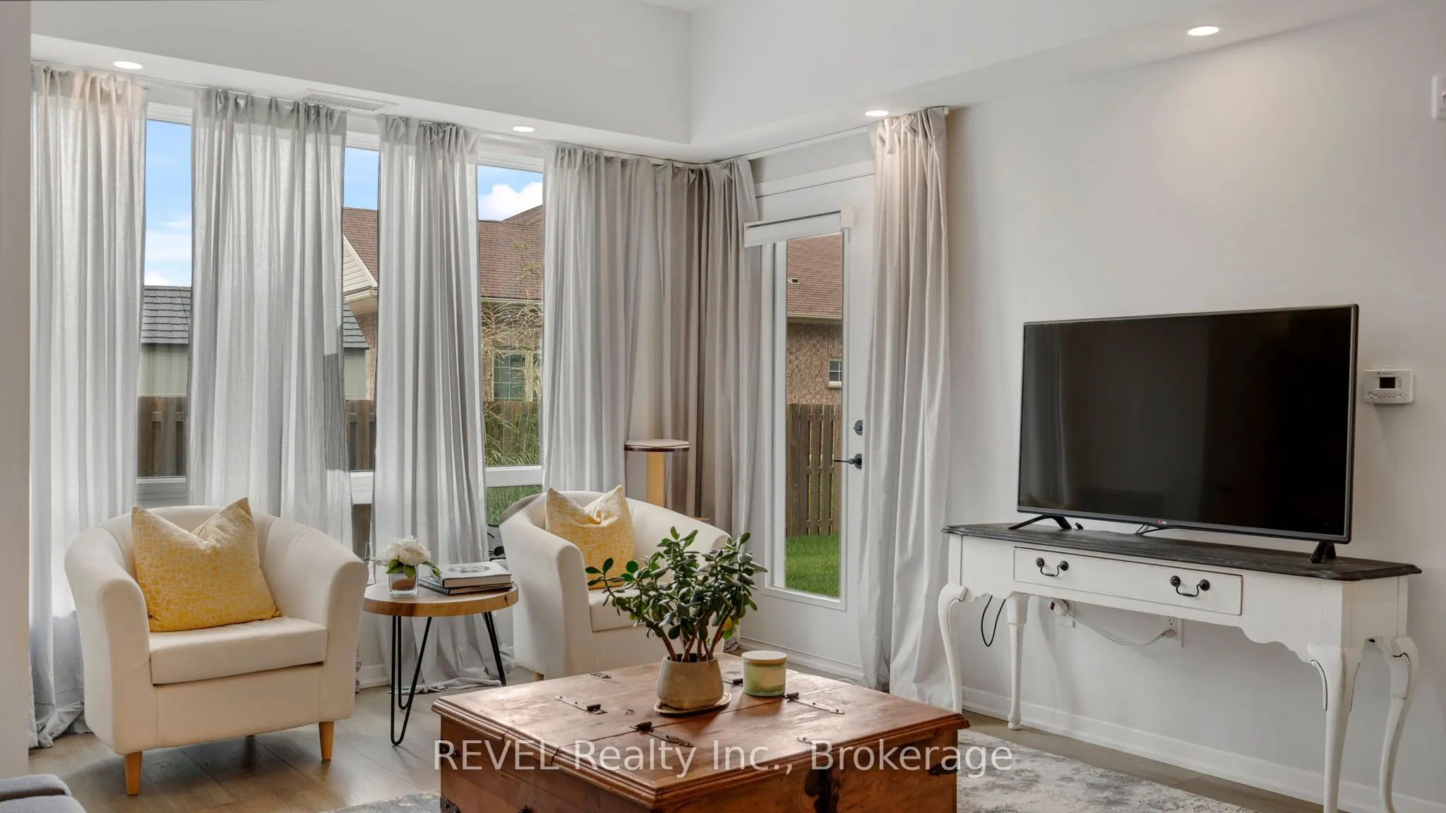 3998 Victoria Avenue, #106