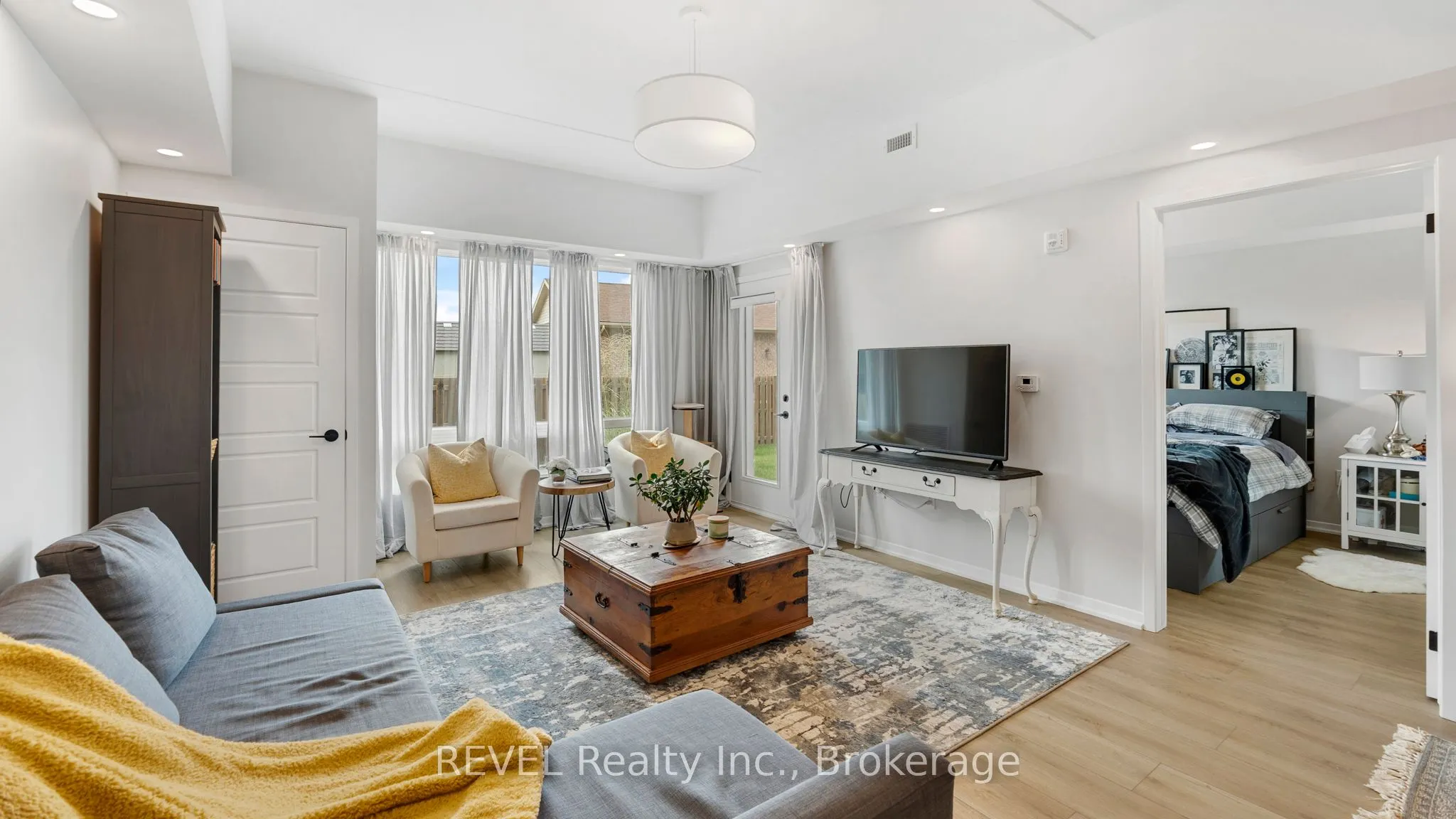 3998 Victoria Avenue, #106