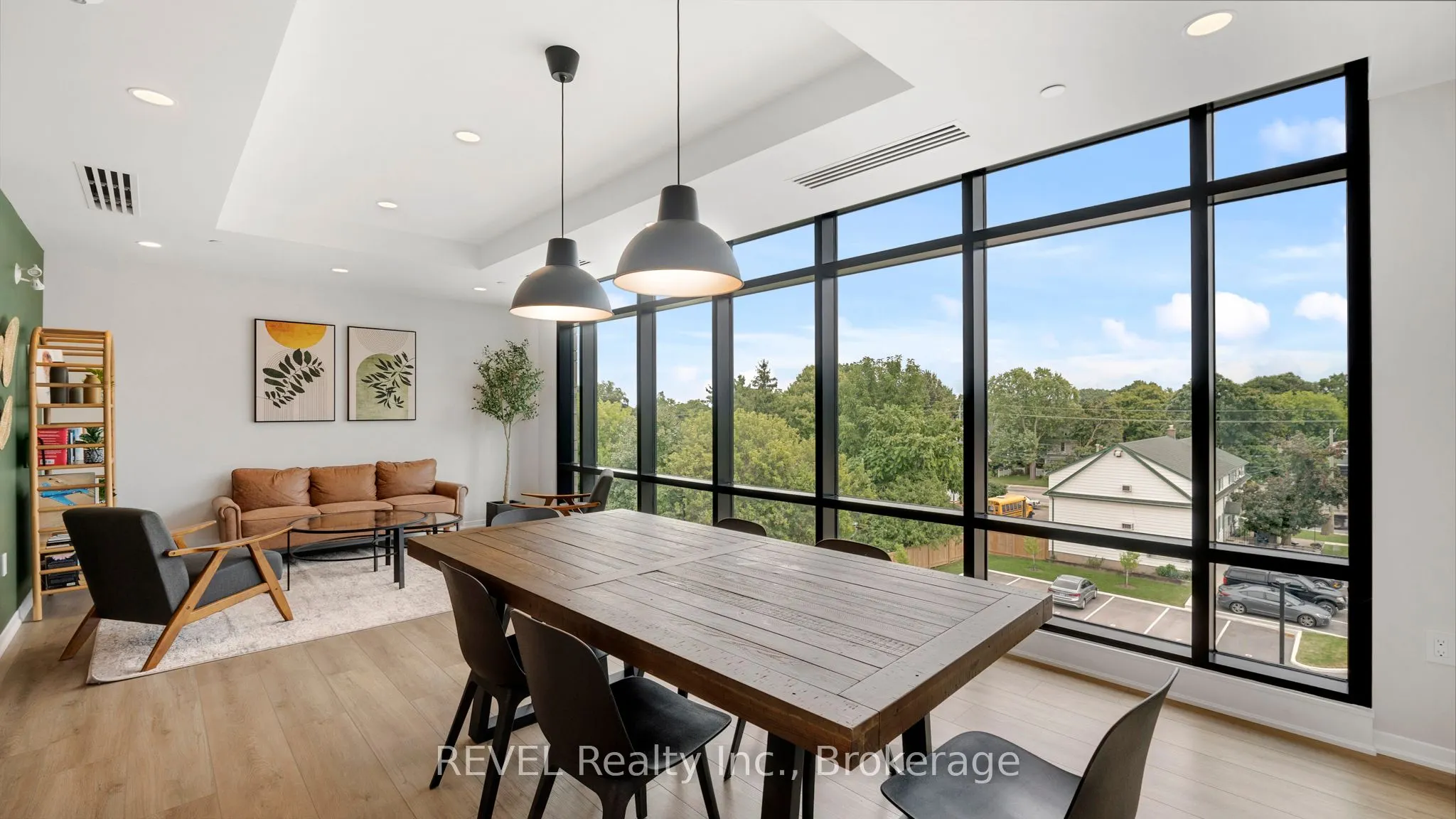 3998 Victoria Avenue, #106