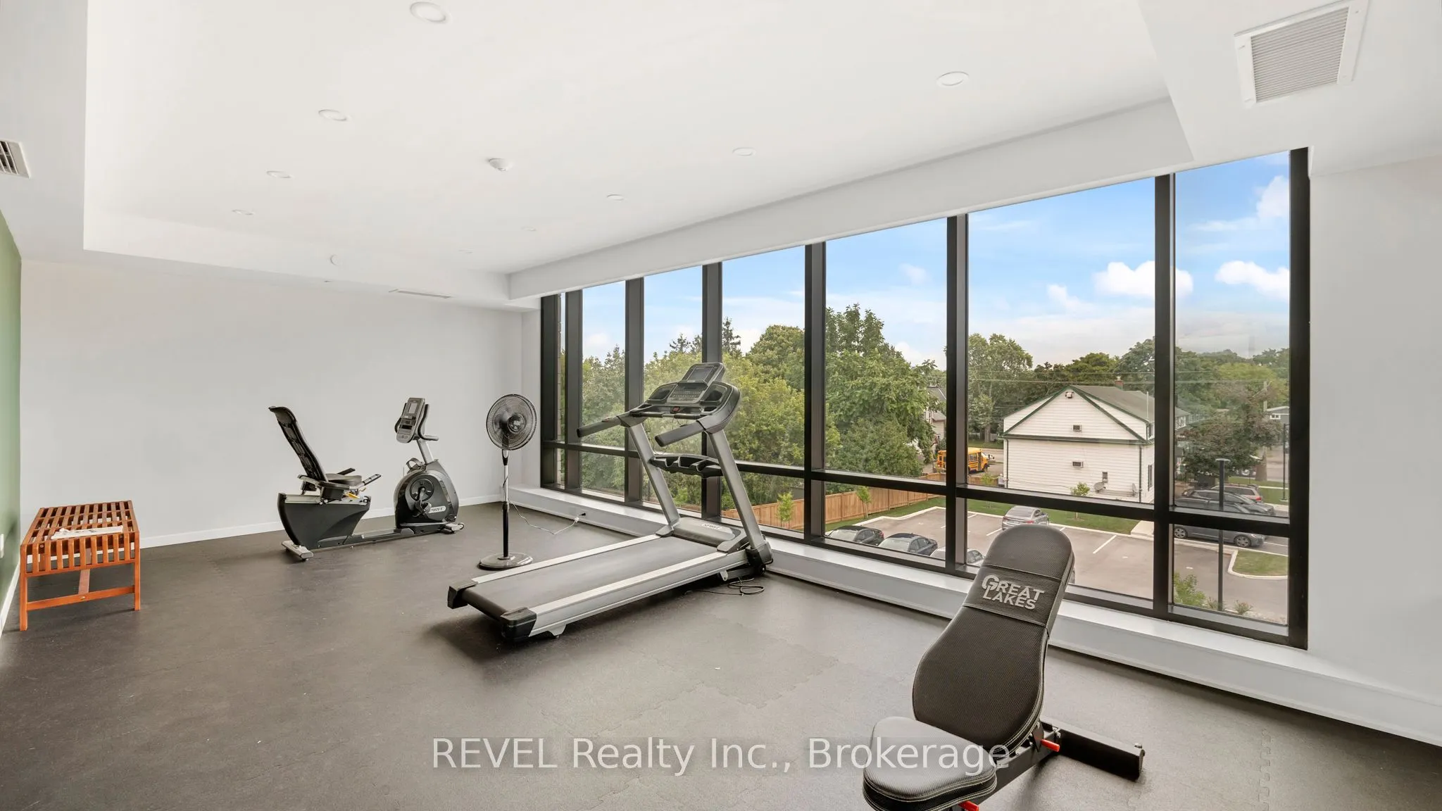 3998 Victoria Avenue, #106