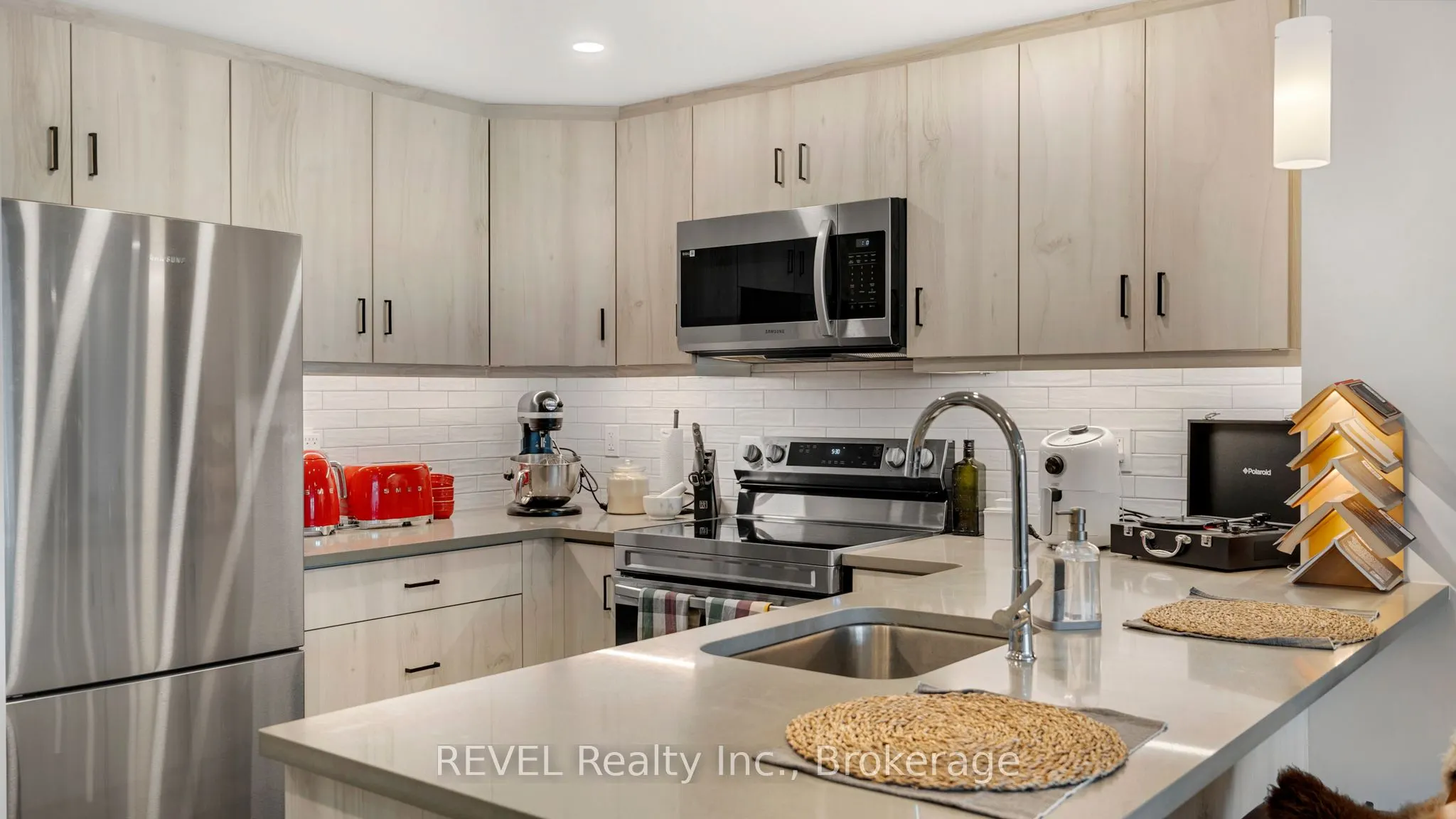 3998 Victoria Avenue, #106