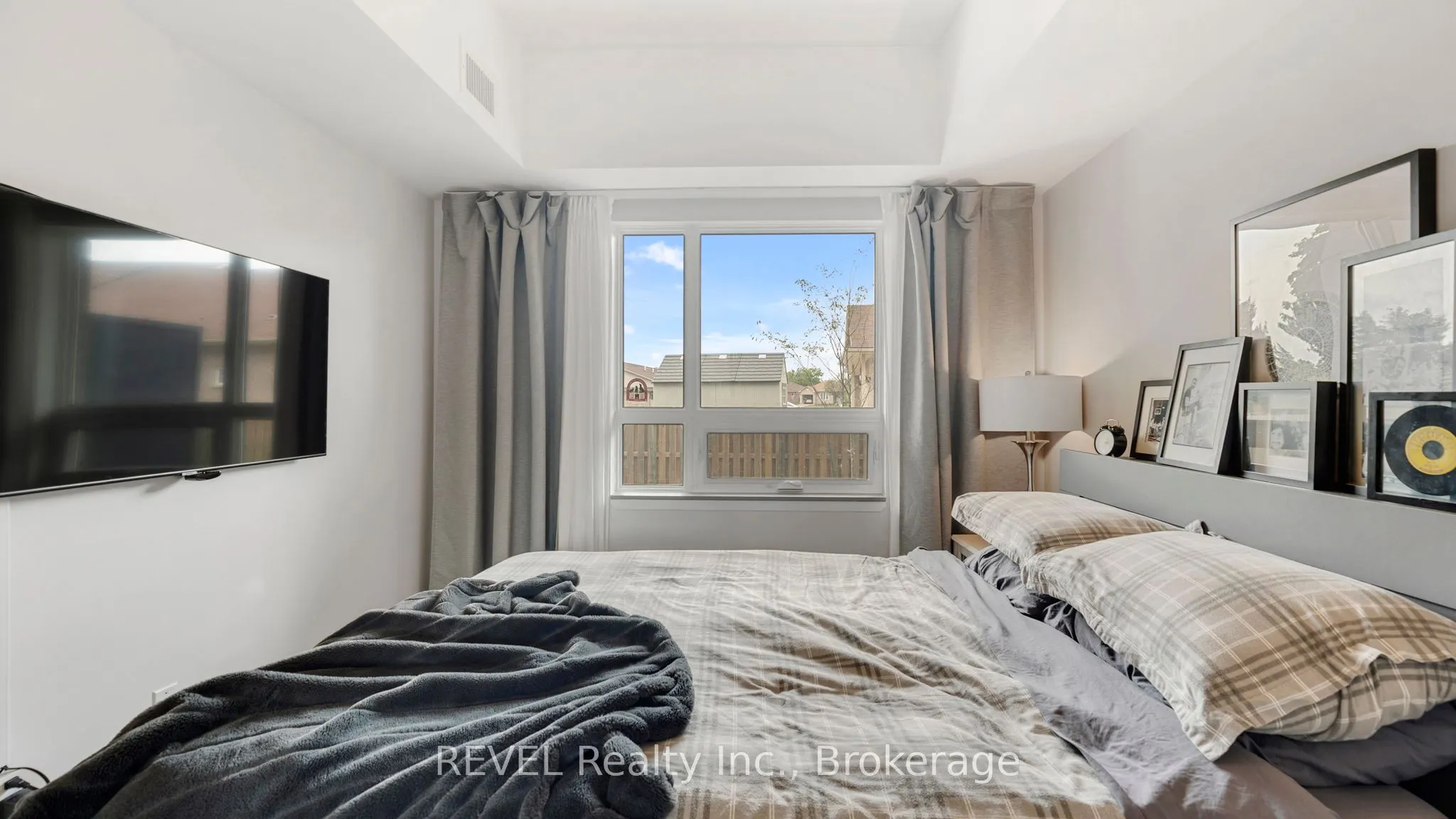 3998 Victoria Avenue, #106