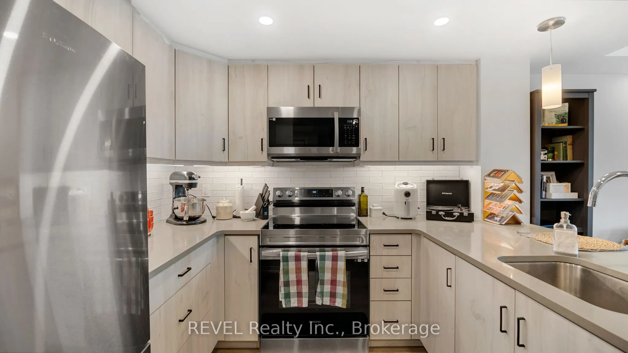3998 Victoria Avenue, #106