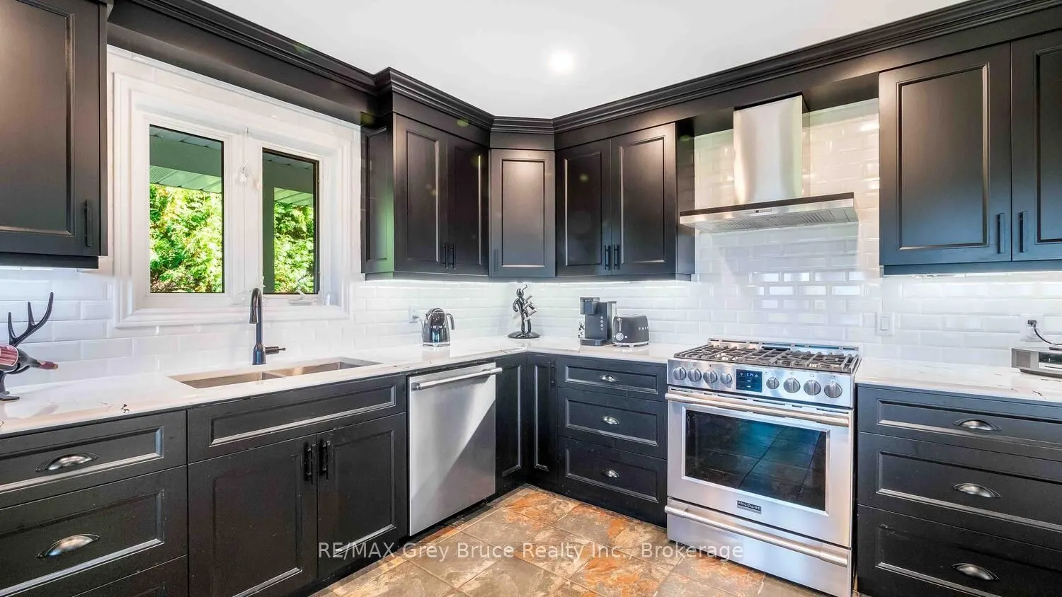 151 Grandore Street W