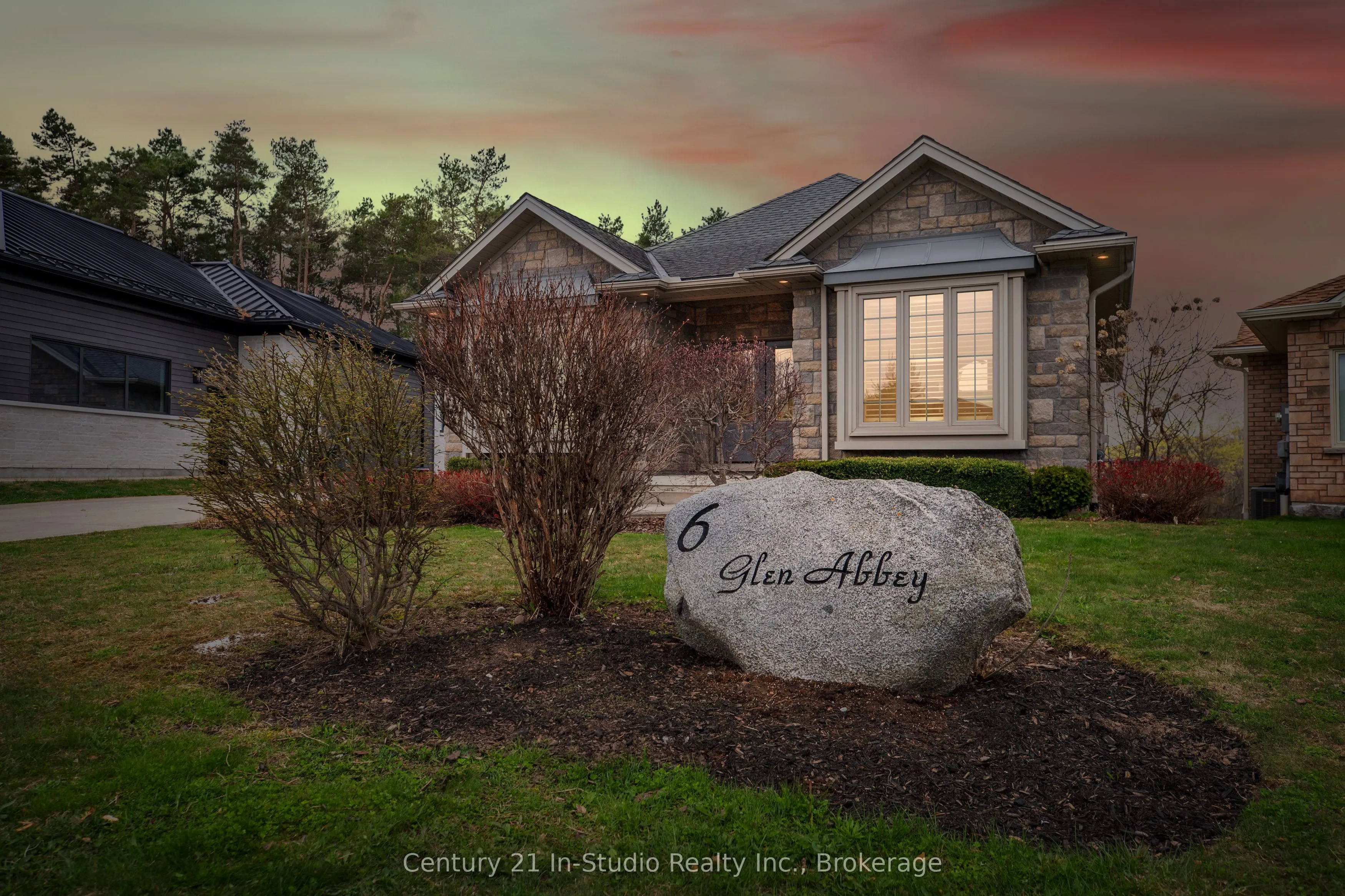 6 Glen Abbey Court