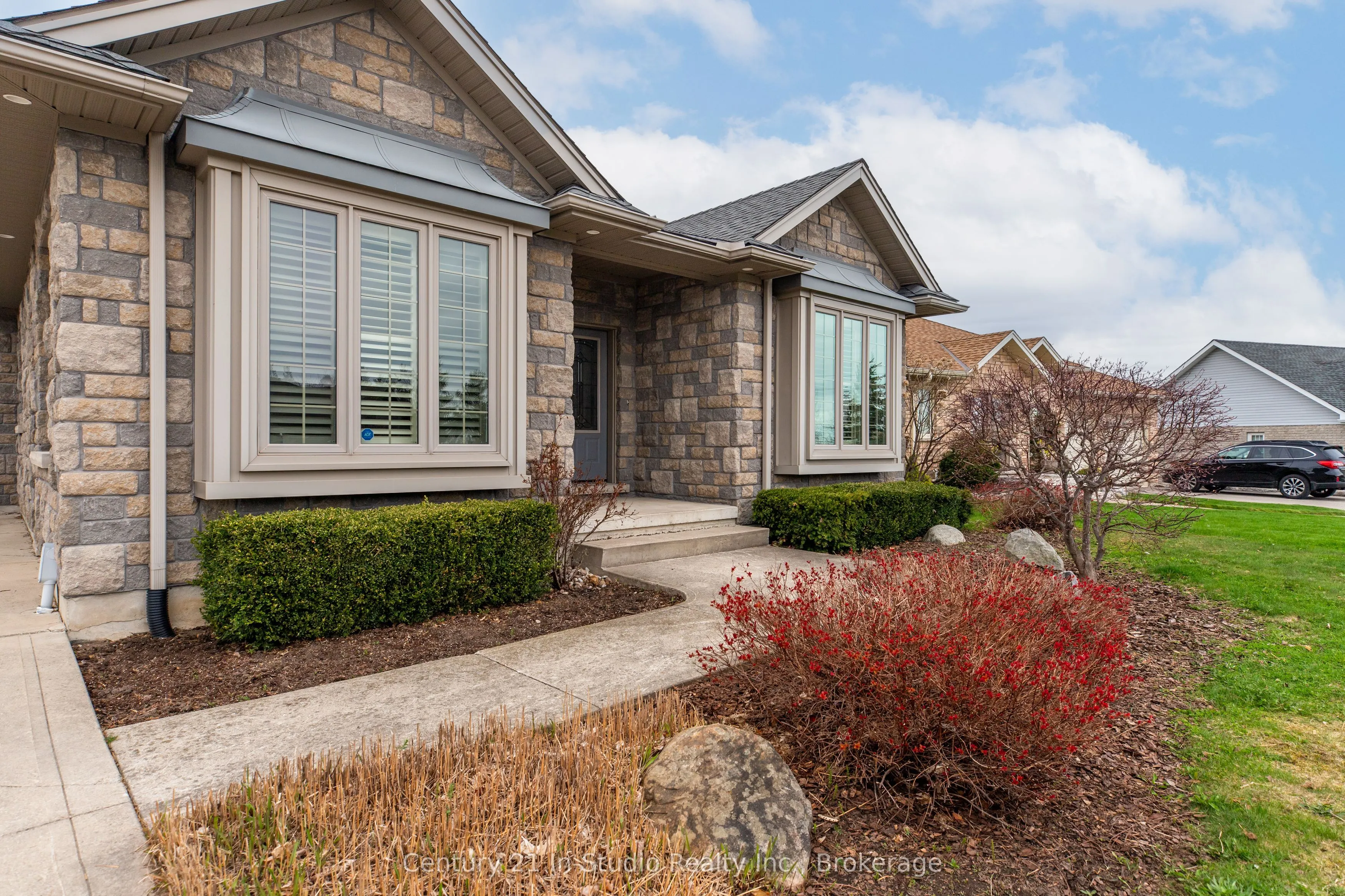 6 Glen Abbey Court