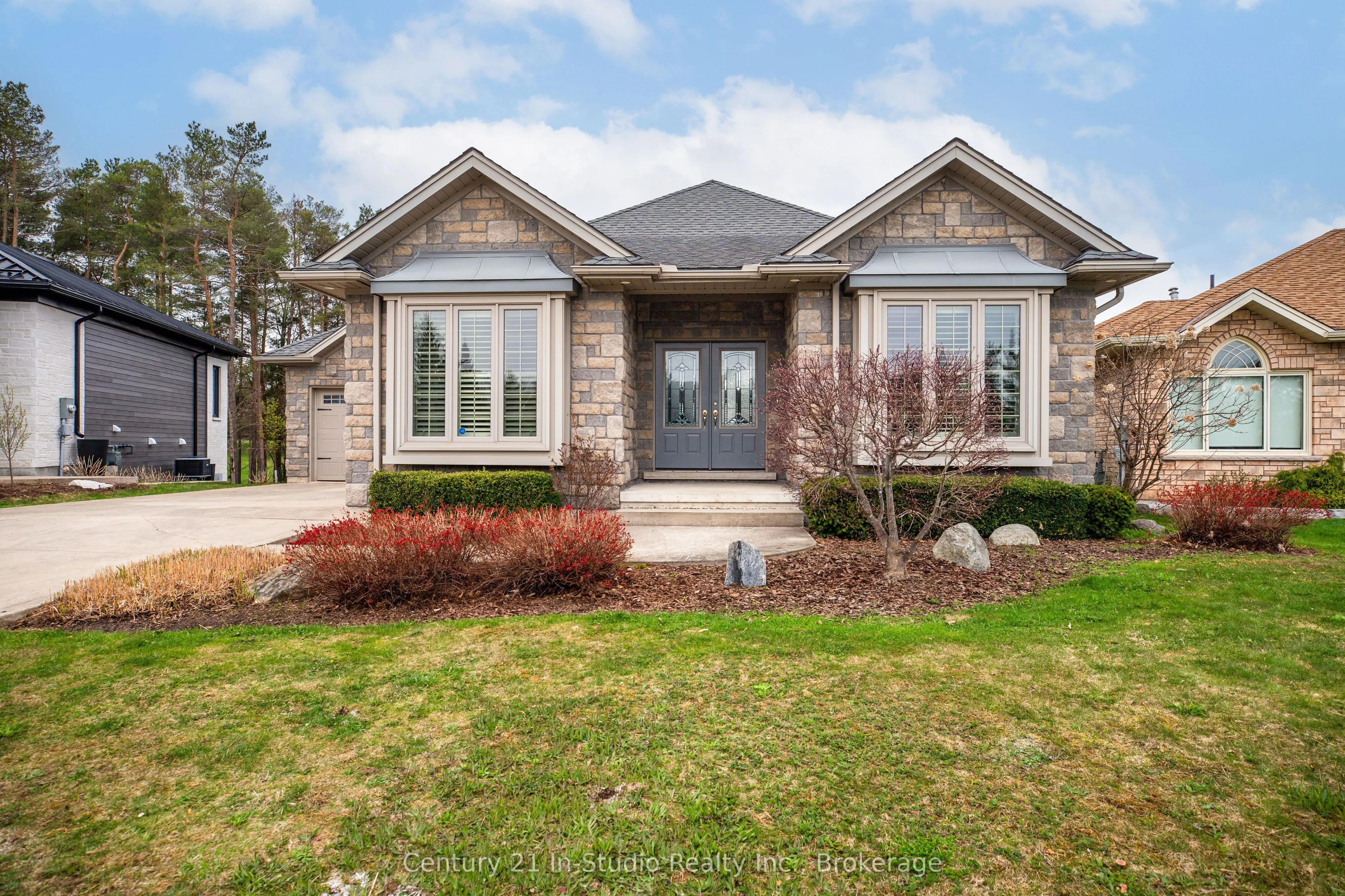 6 Glen Abbey Court