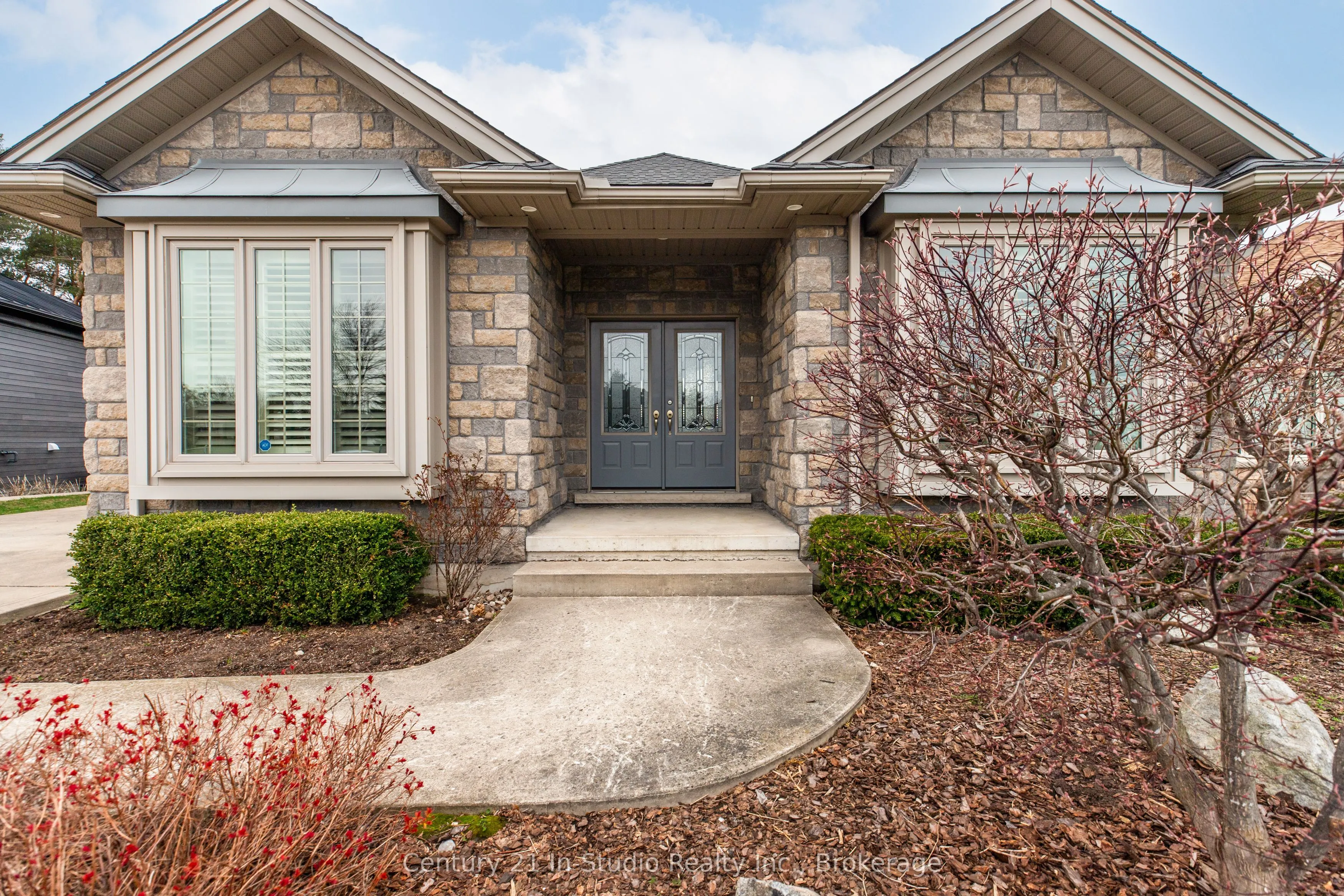6 Glen Abbey Court