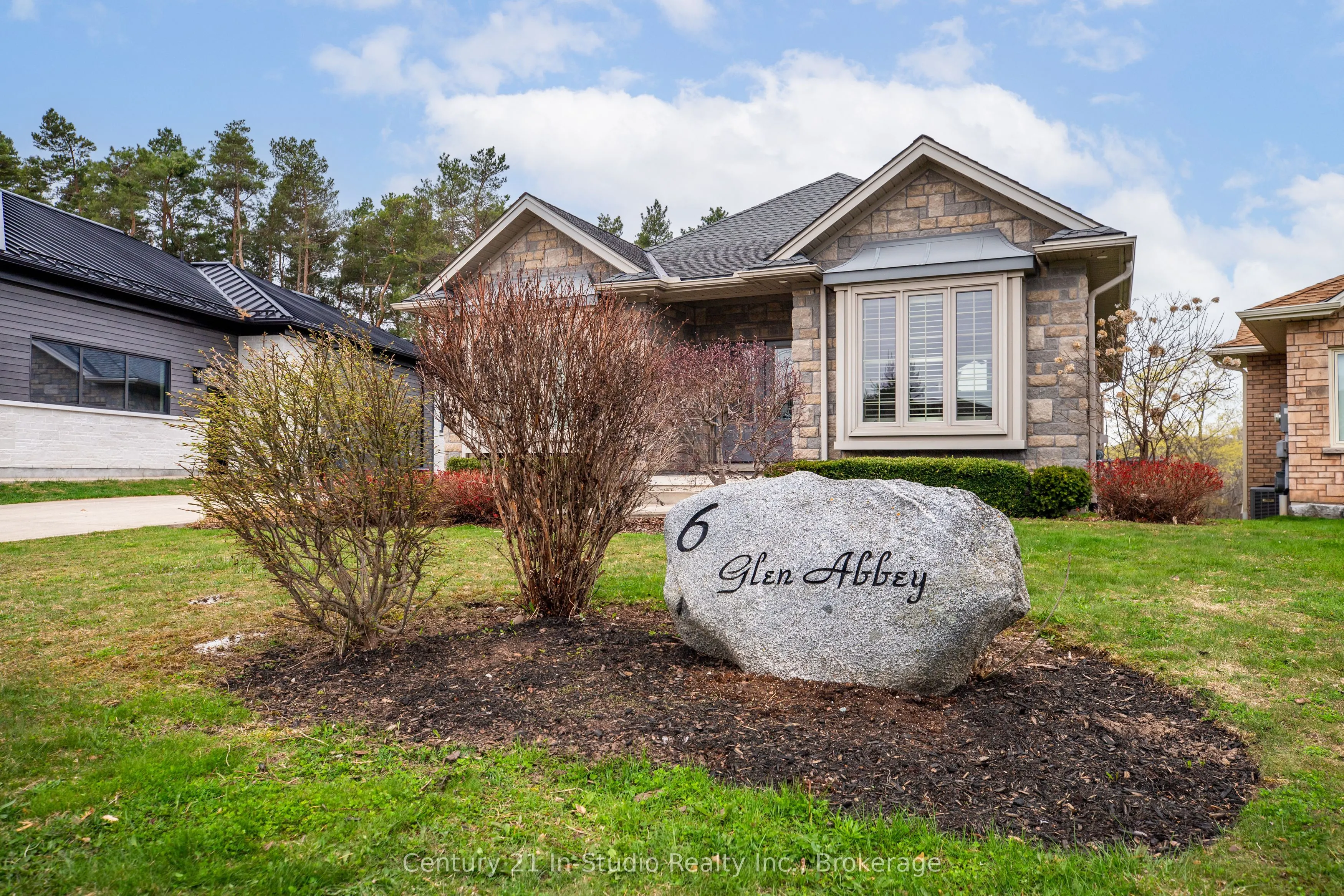 6 Glen Abbey Court