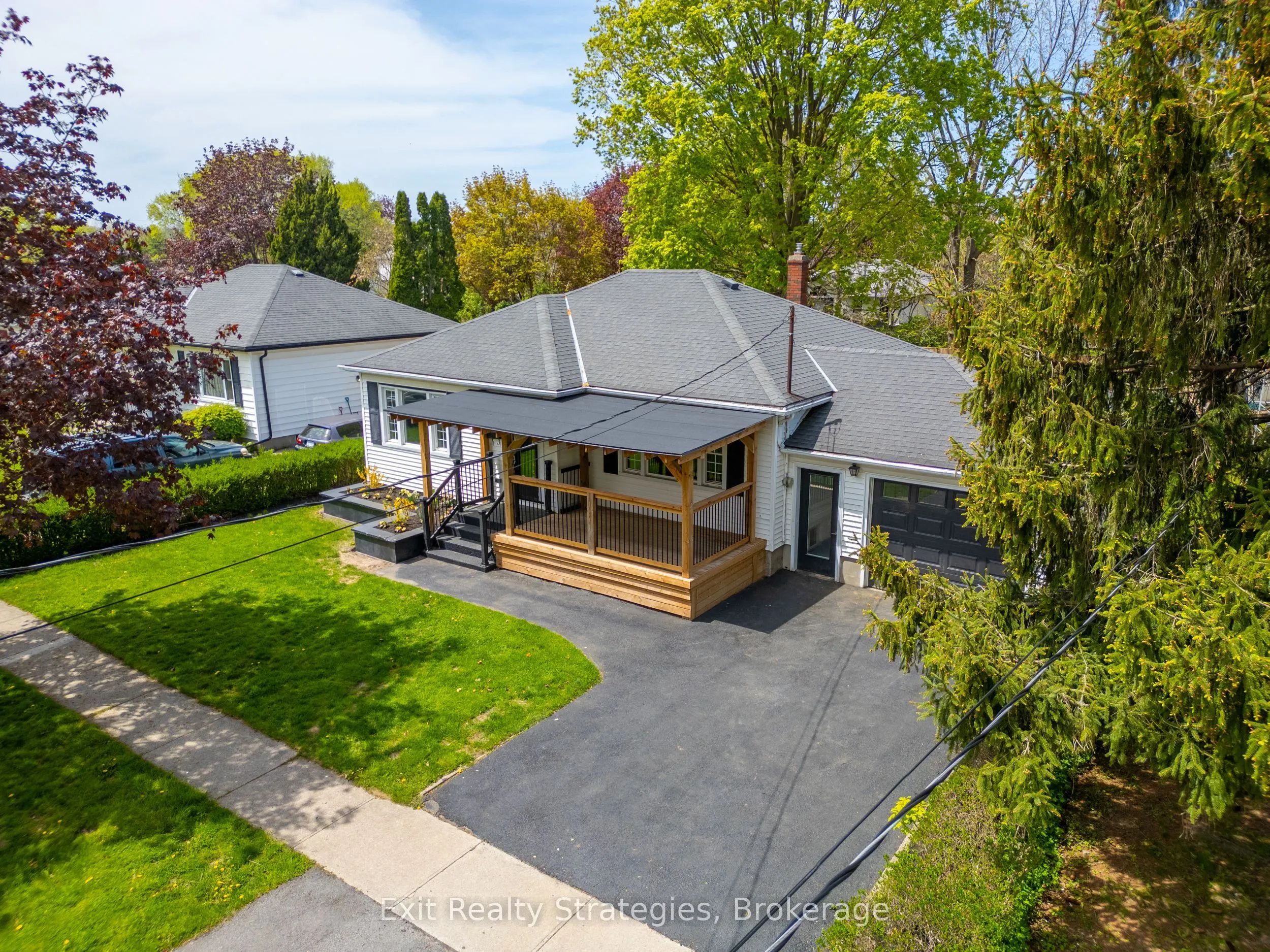 9 Heywood Avenue