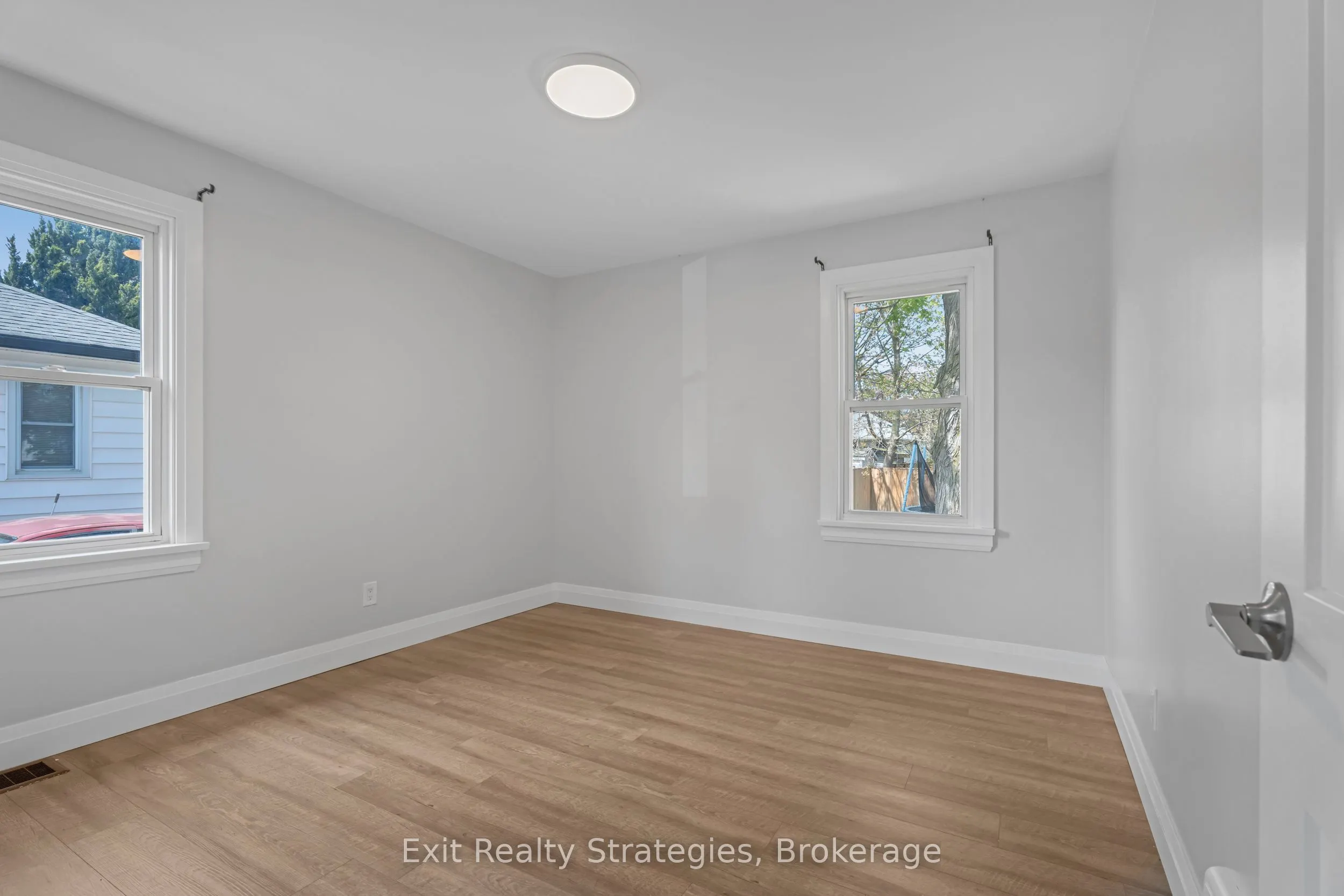 9 Heywood Avenue