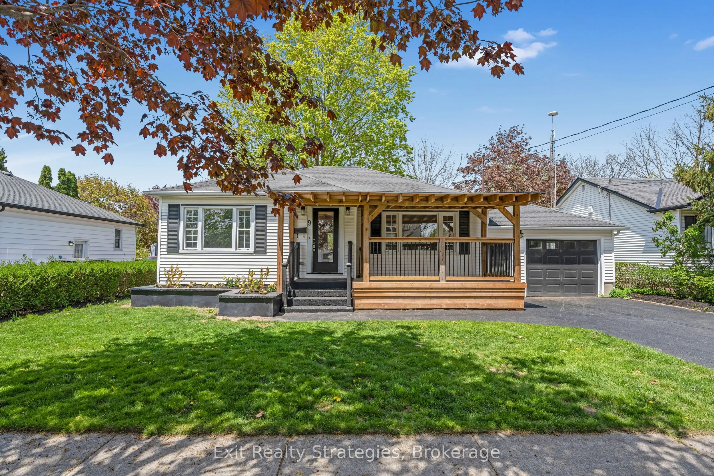 9 Heywood Avenue