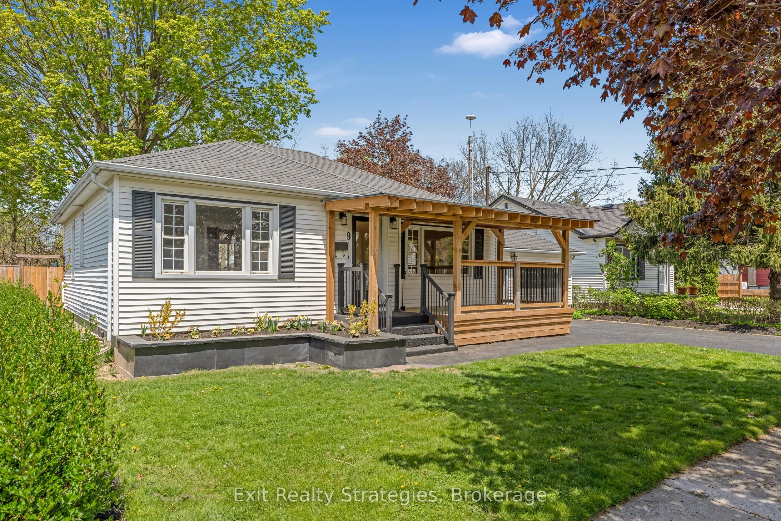 9 Heywood Avenue