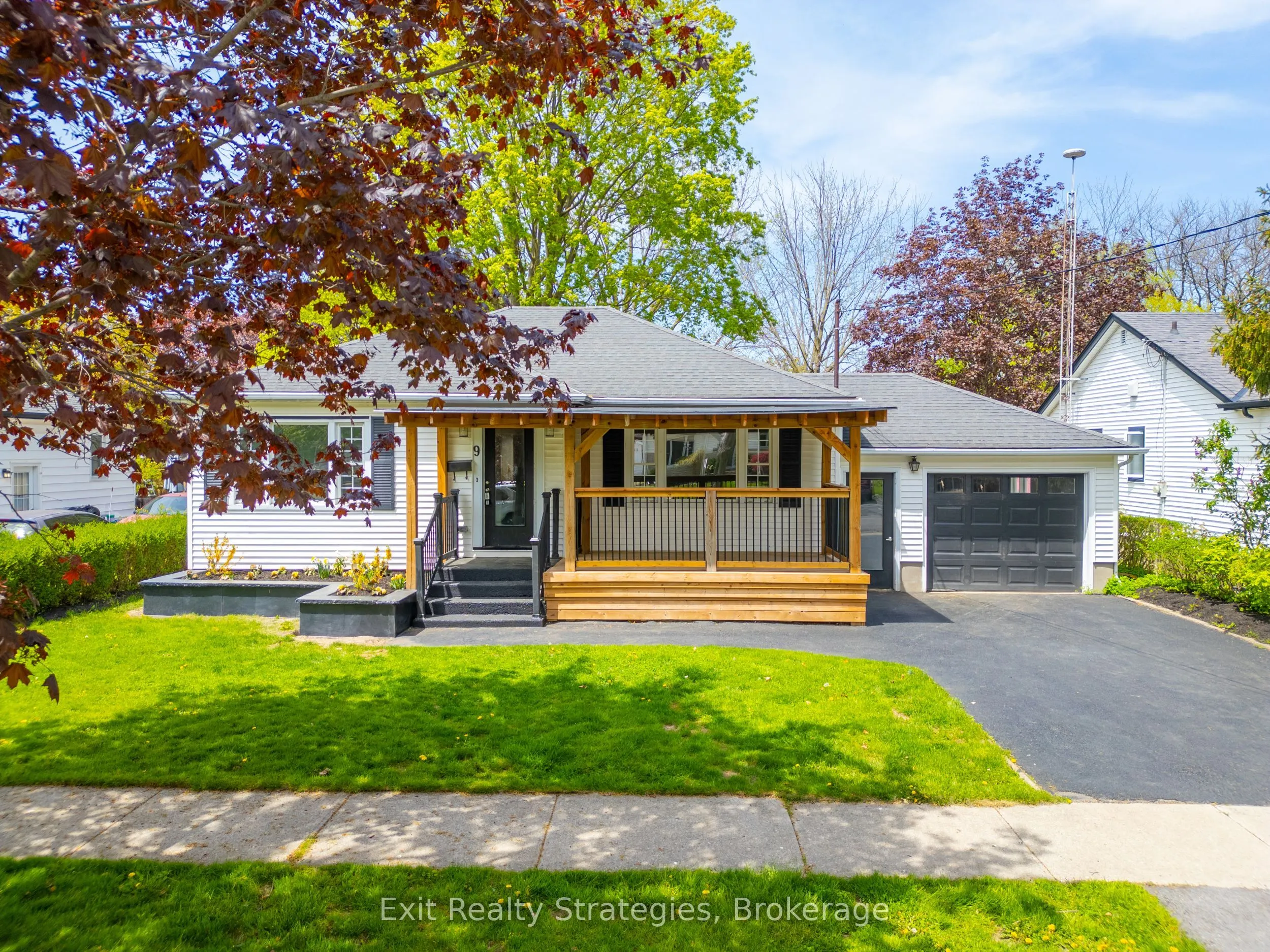 9 Heywood Avenue