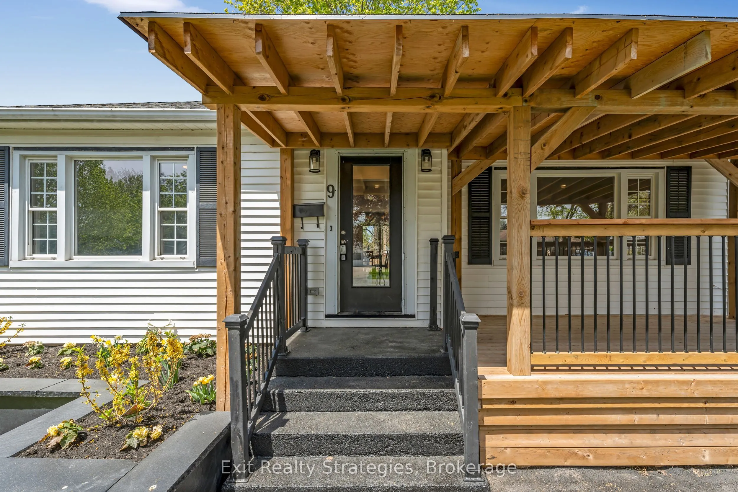 9 Heywood Avenue