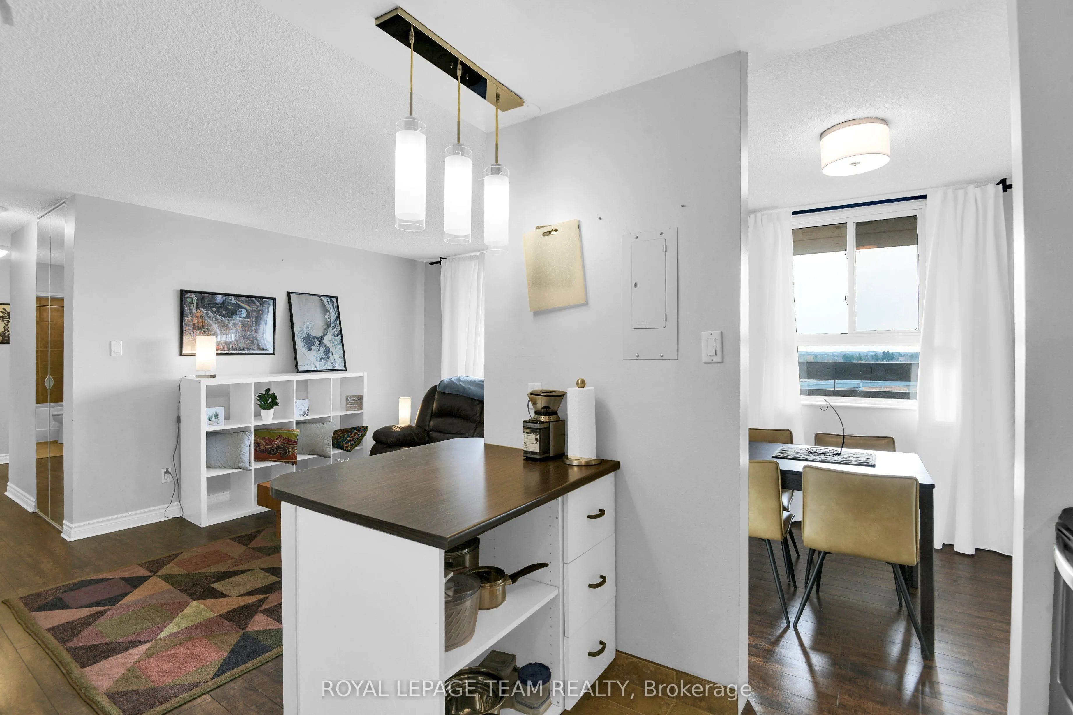 2000 Jasmine Crescent, #811