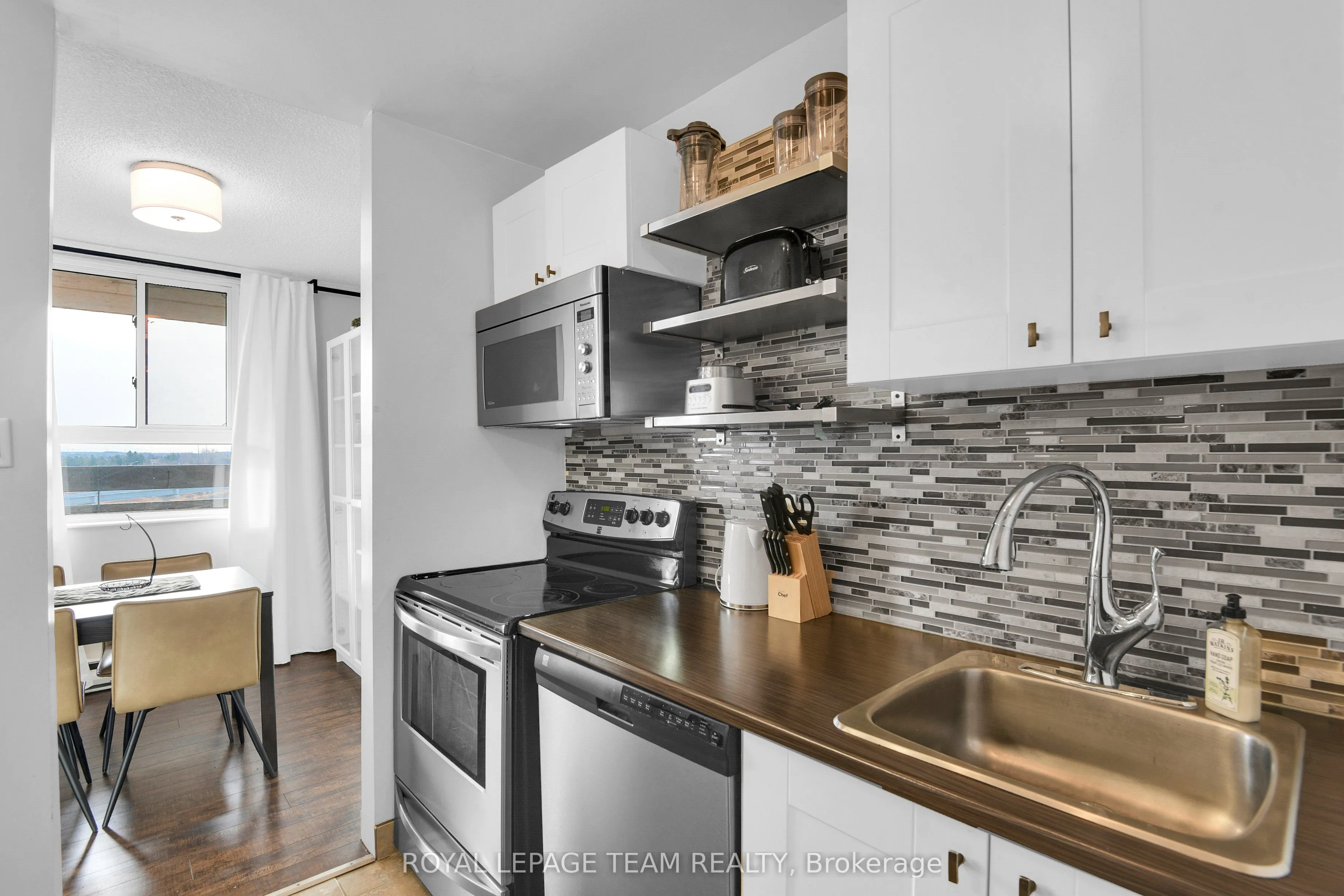 2000 Jasmine Crescent, #811