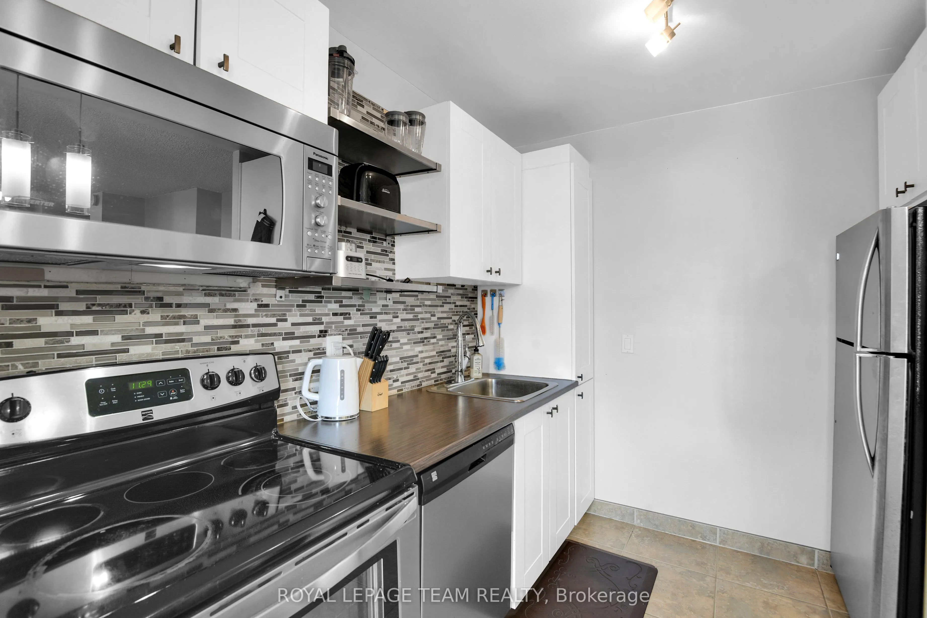 2000 Jasmine Crescent, #811