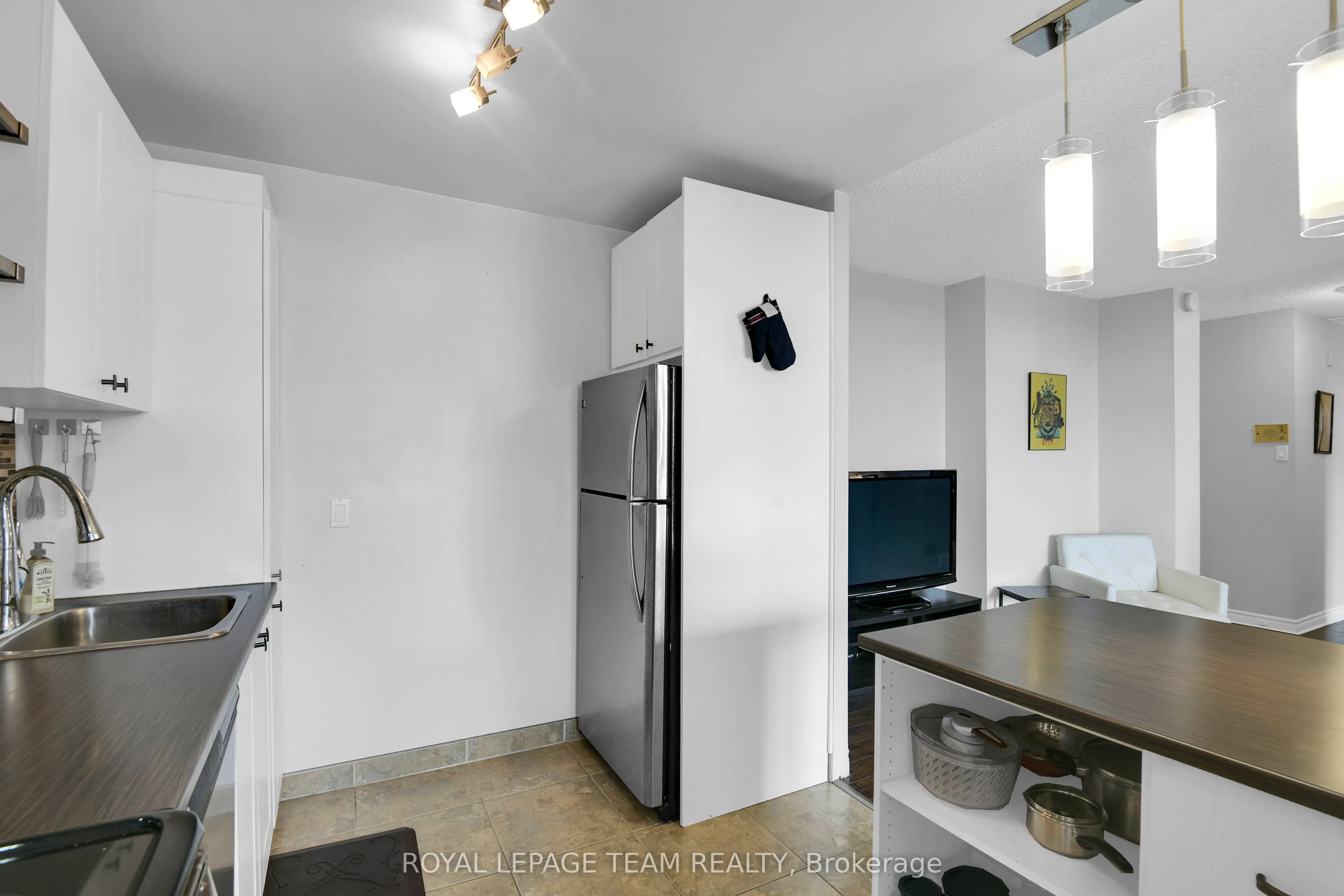 2000 Jasmine Crescent, #811