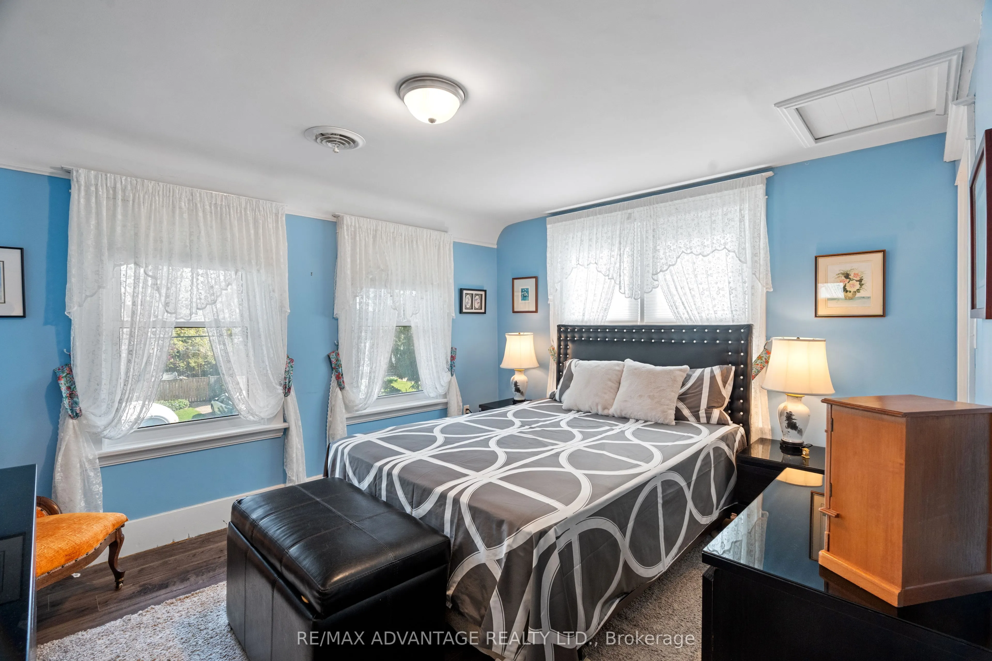 32 St Andrew Street S