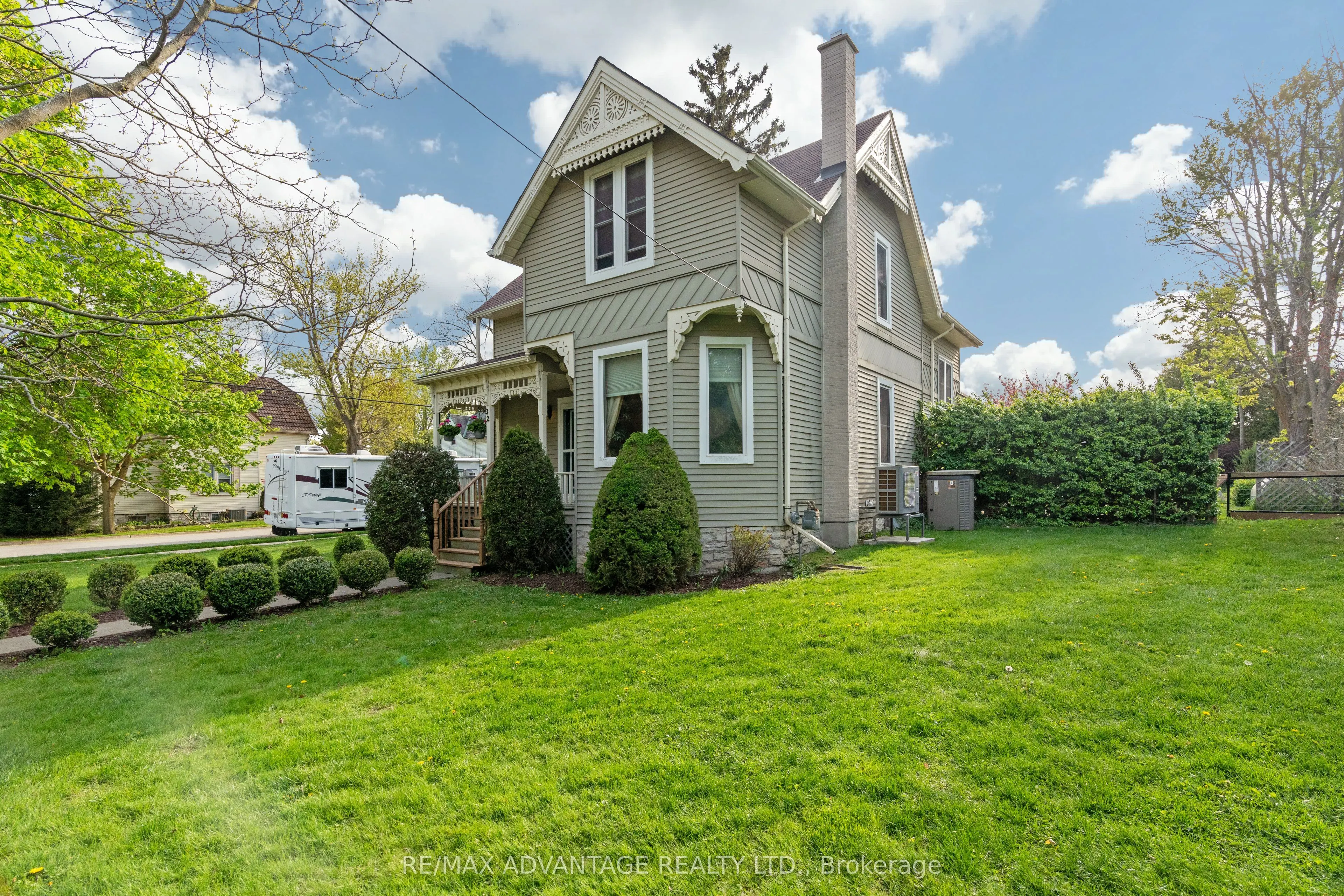 32 St Andrew Street S