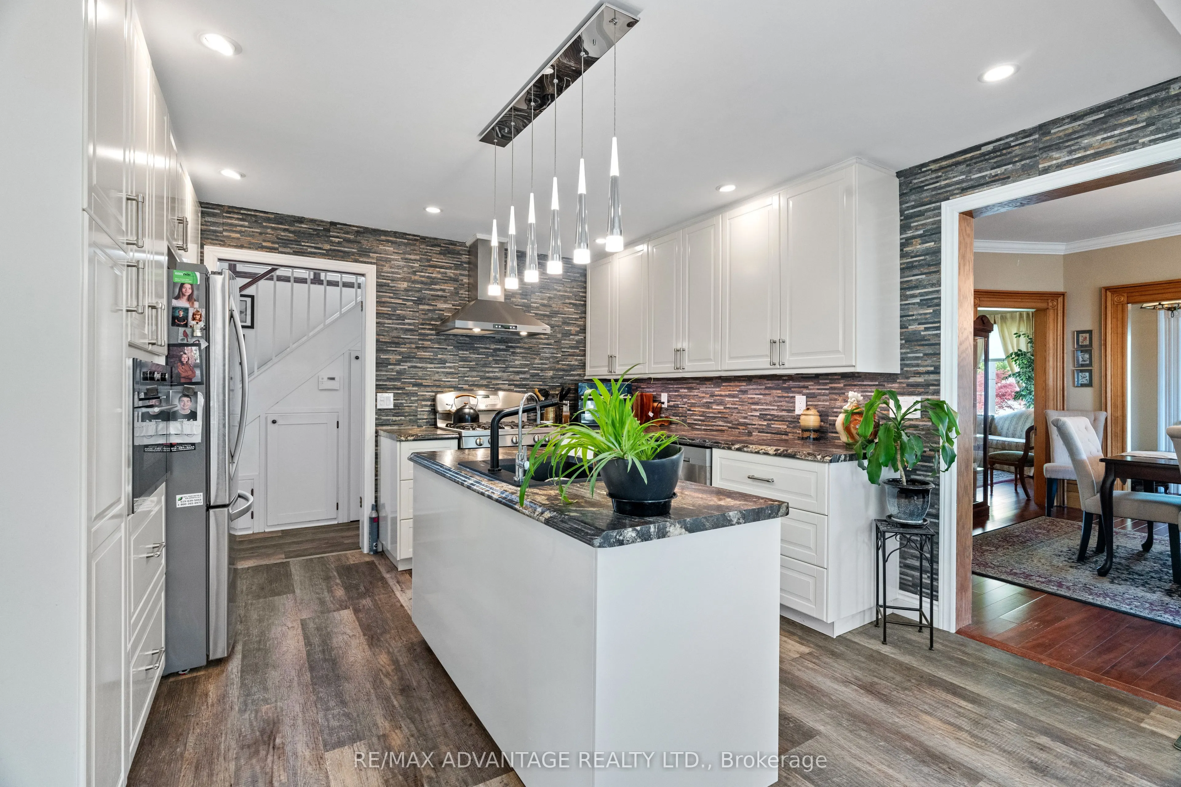 32 St Andrew Street S