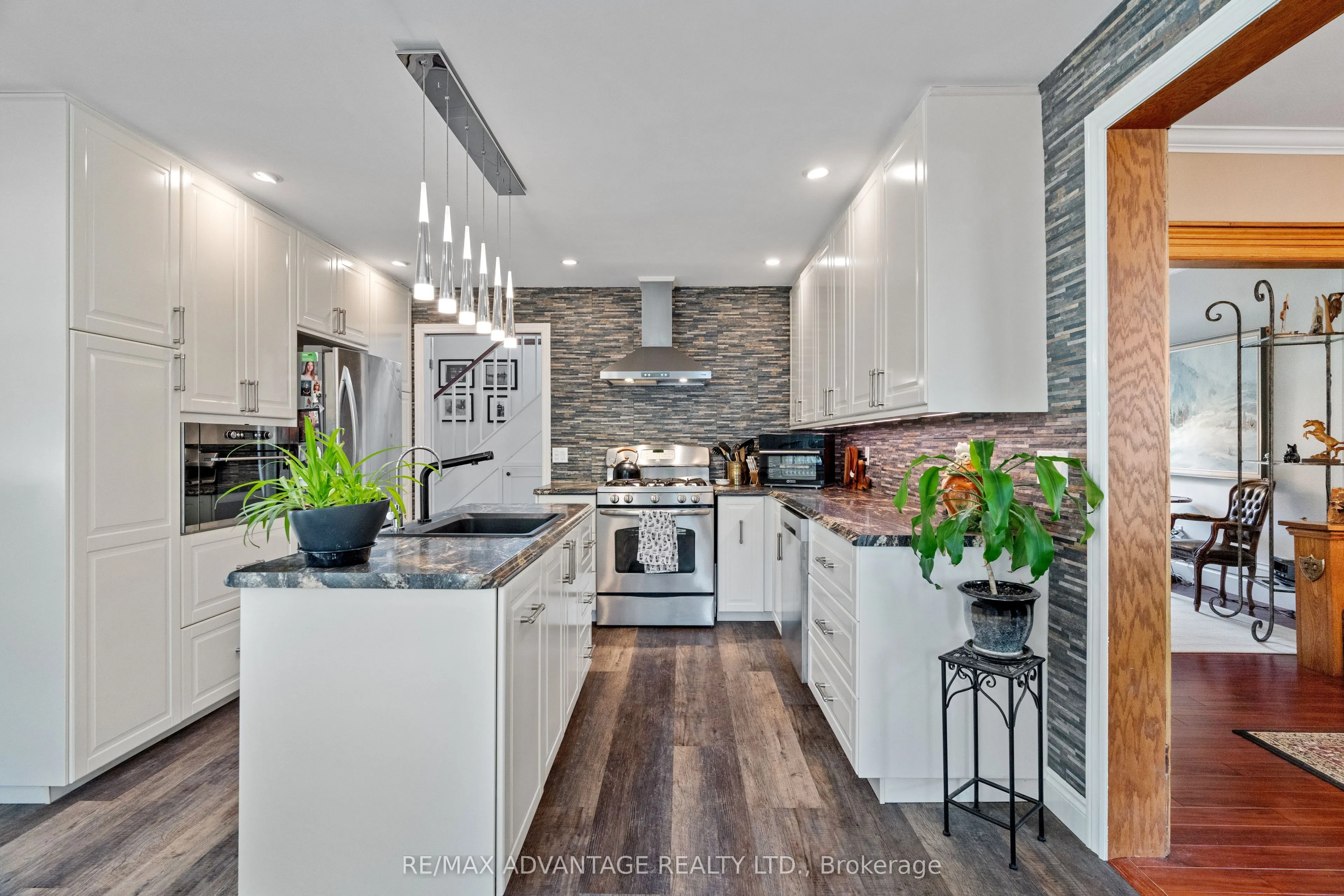 32 St Andrew Street S