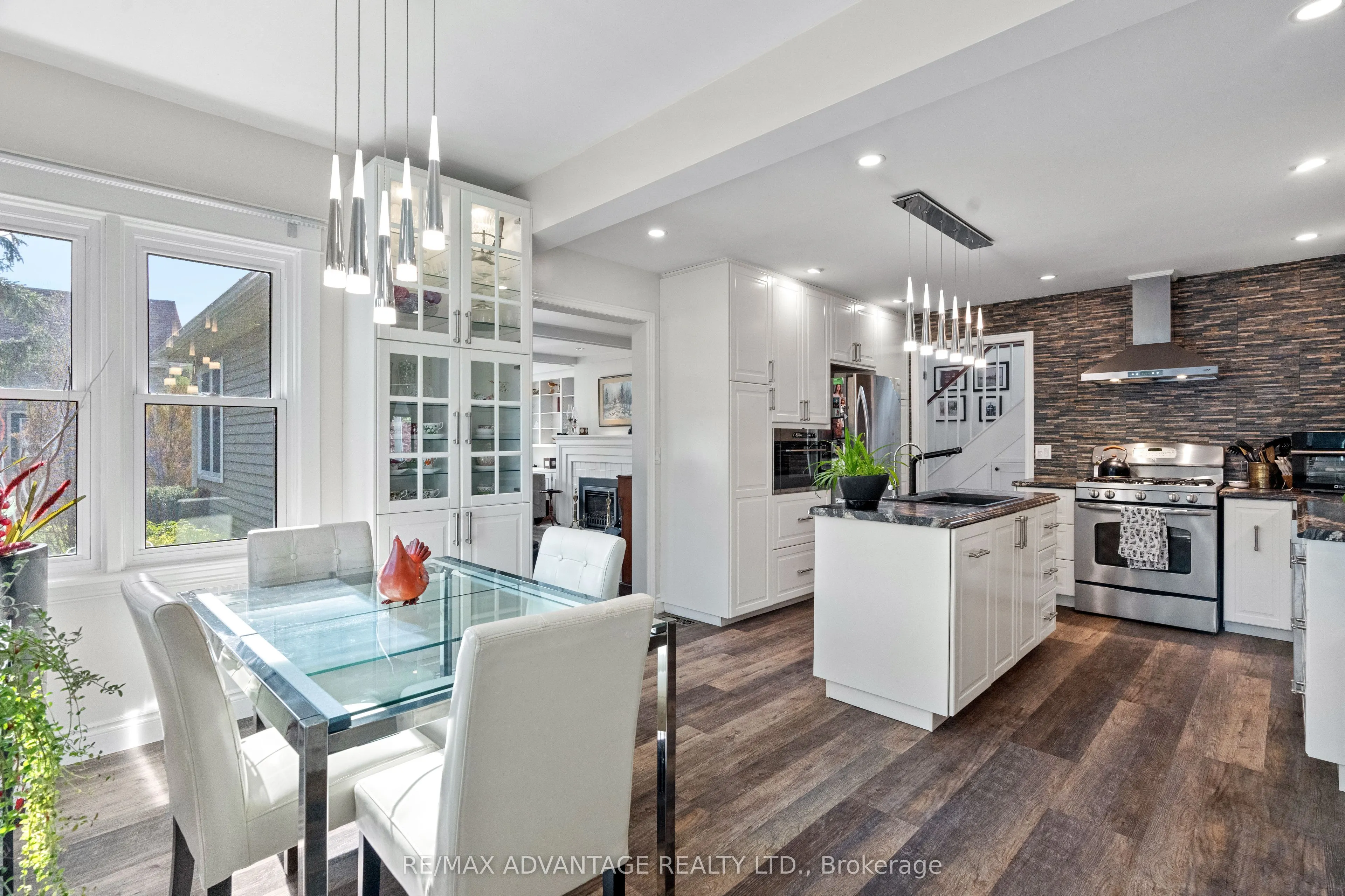 32 St Andrew Street S