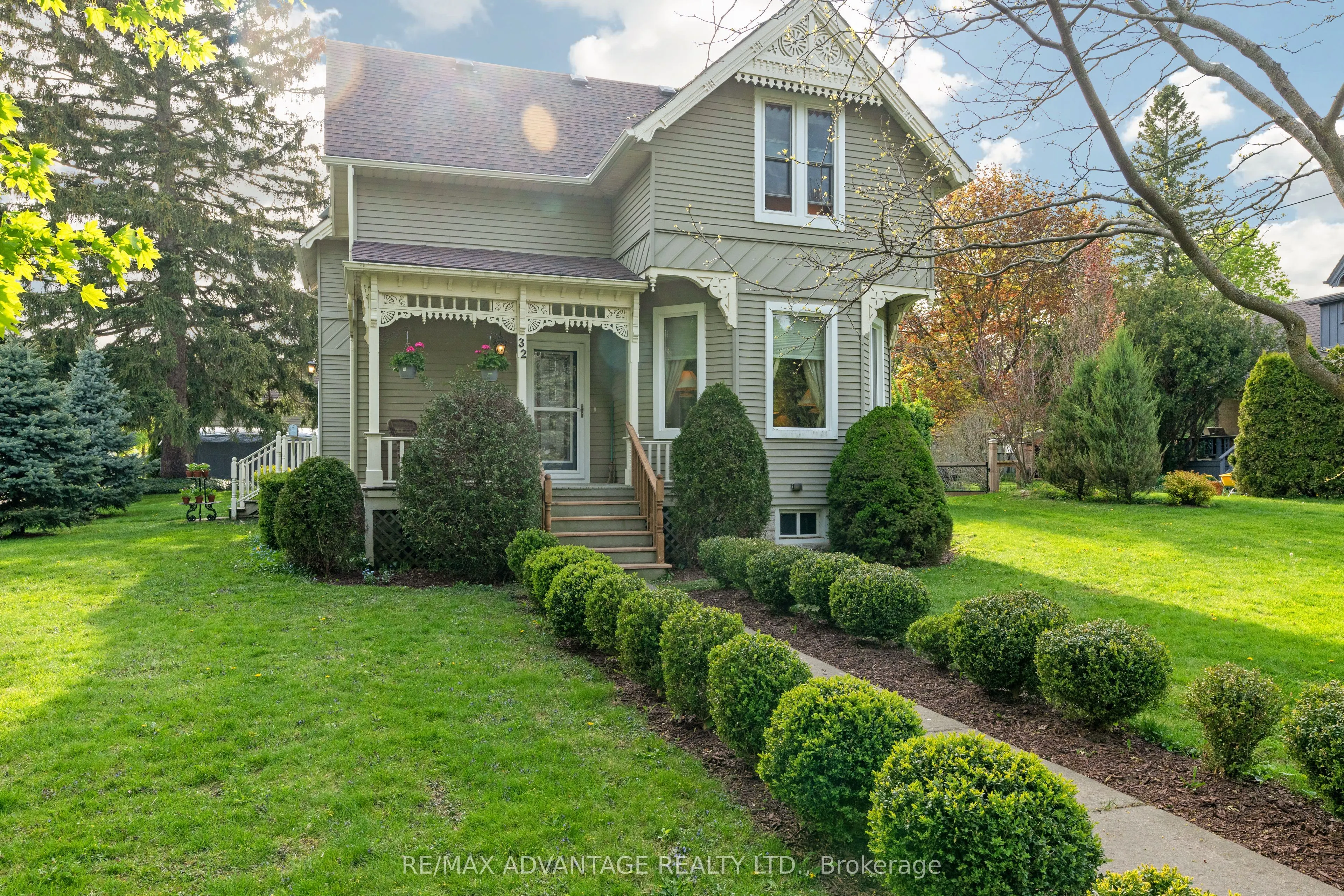 32 St Andrew Street S
