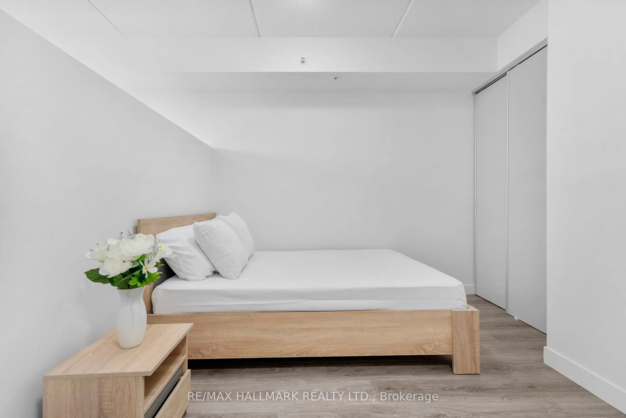 308 Lester Street, #202