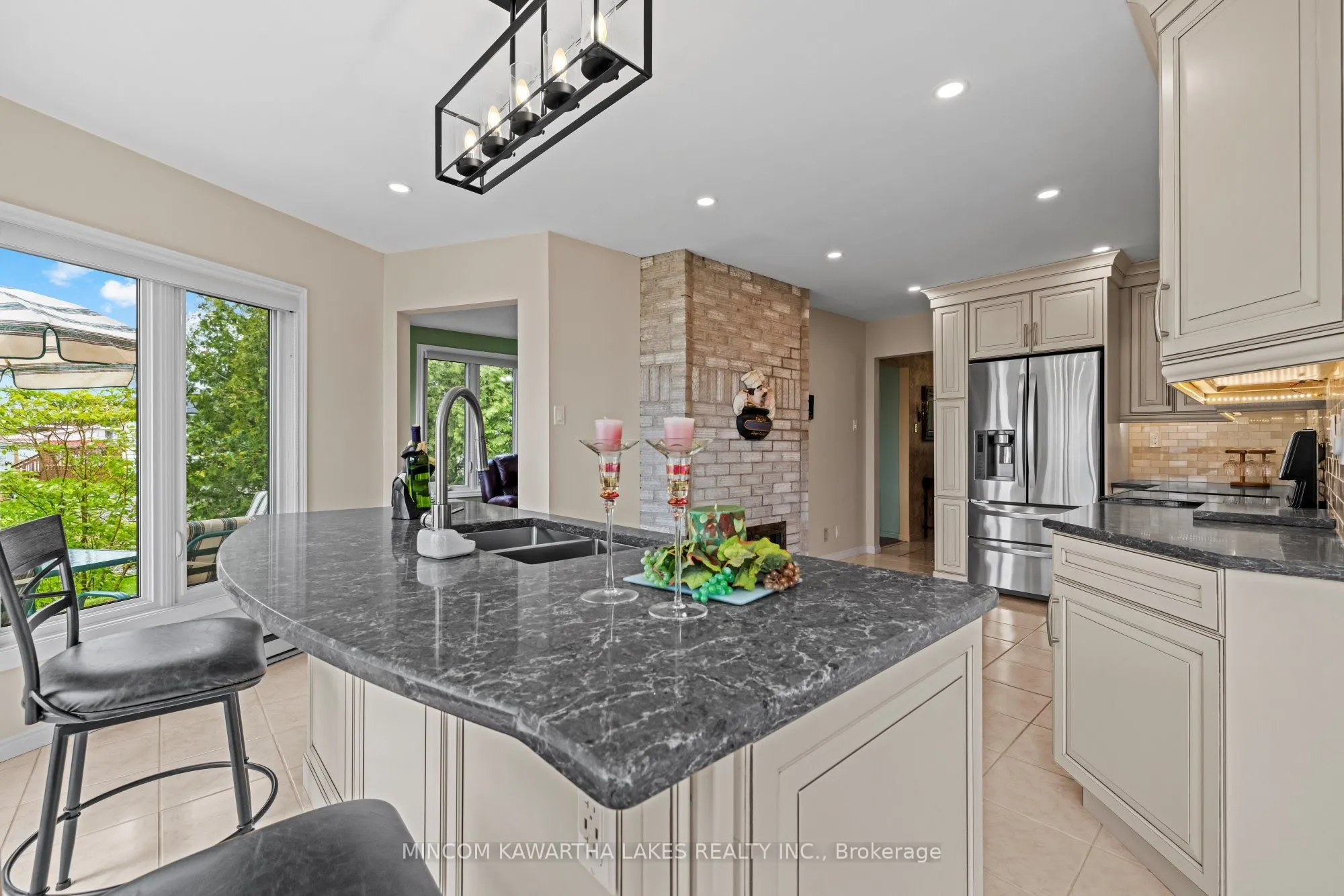 631 North Shore Drive E