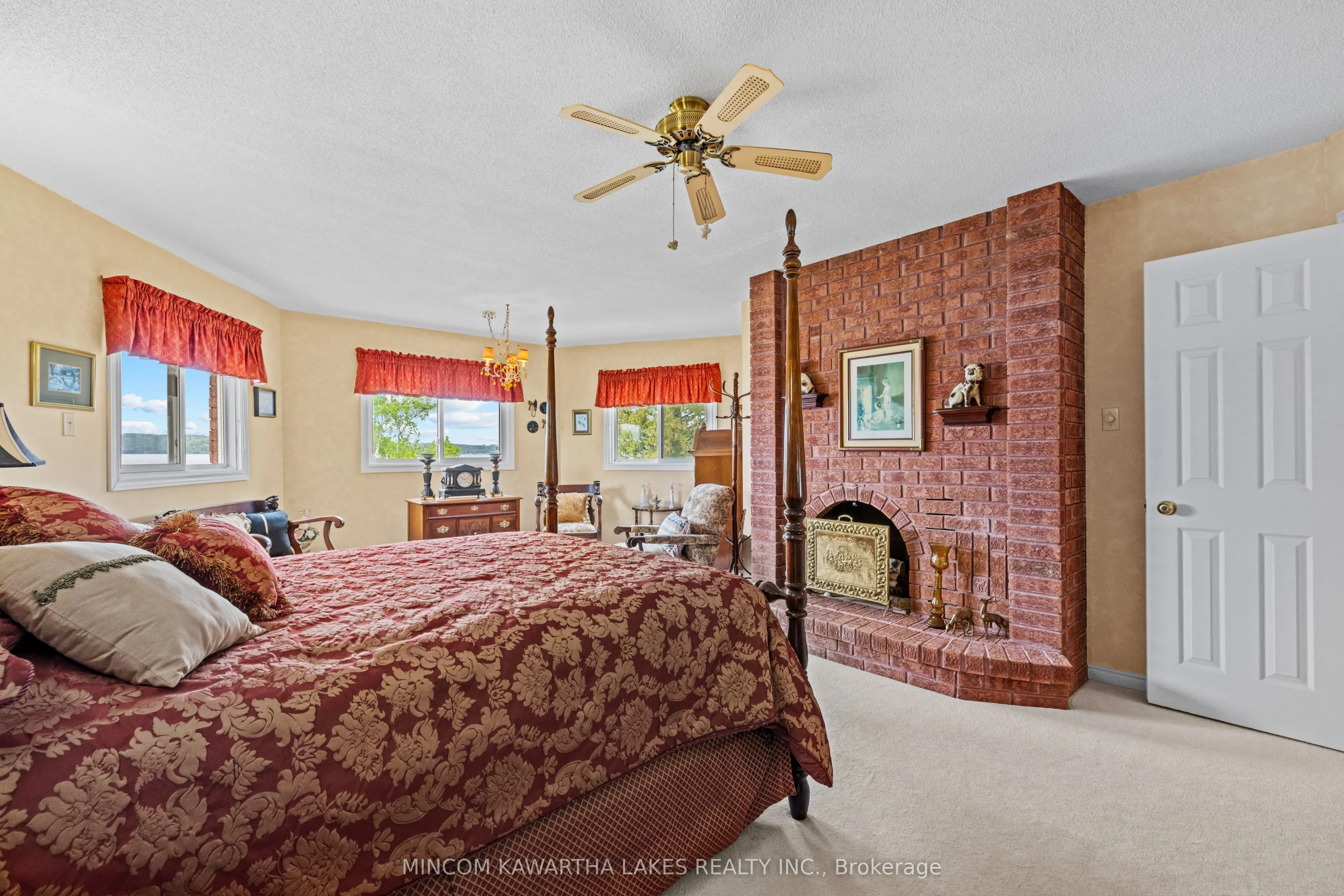 631 North Shore Drive E