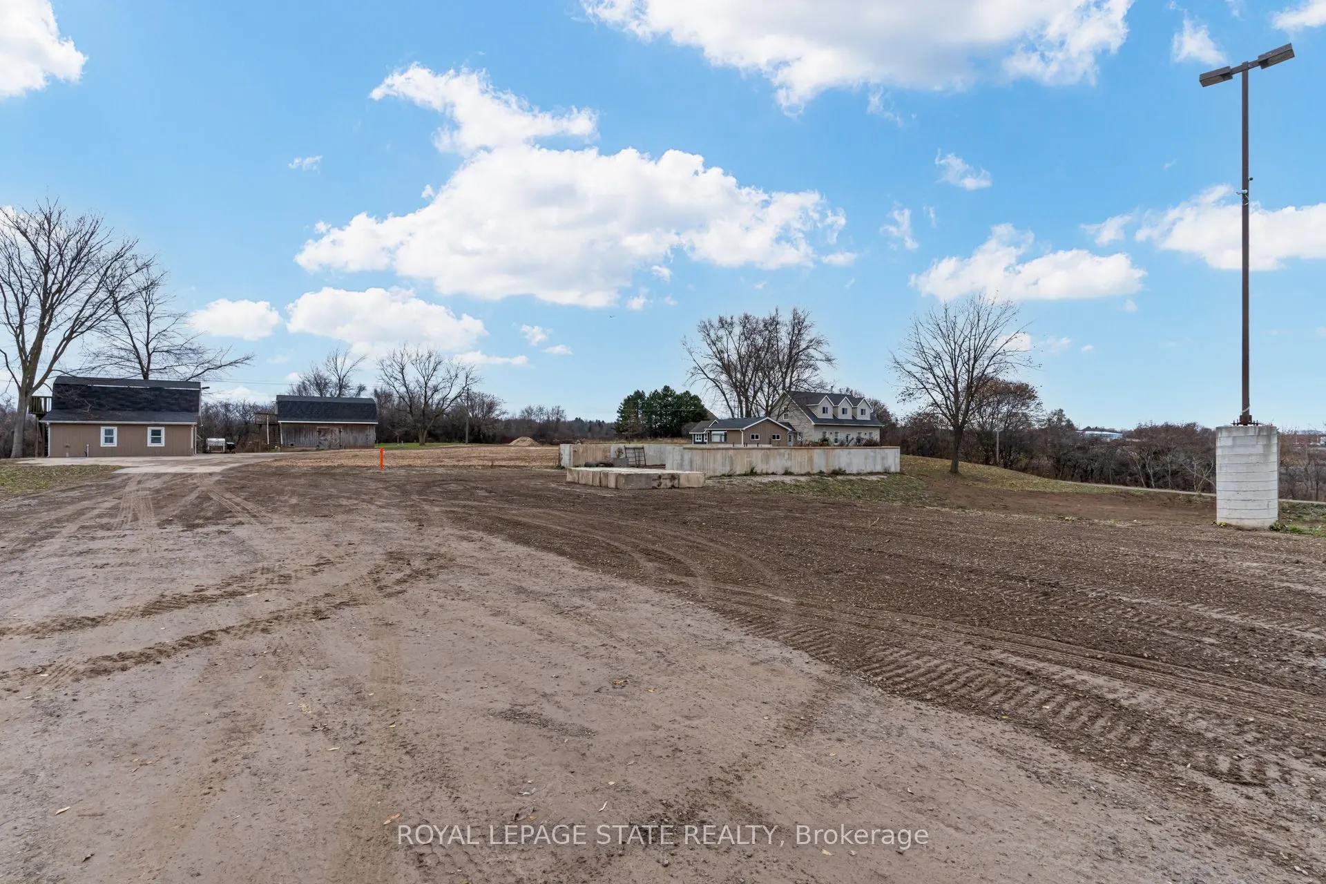 1431 Wilson Street W