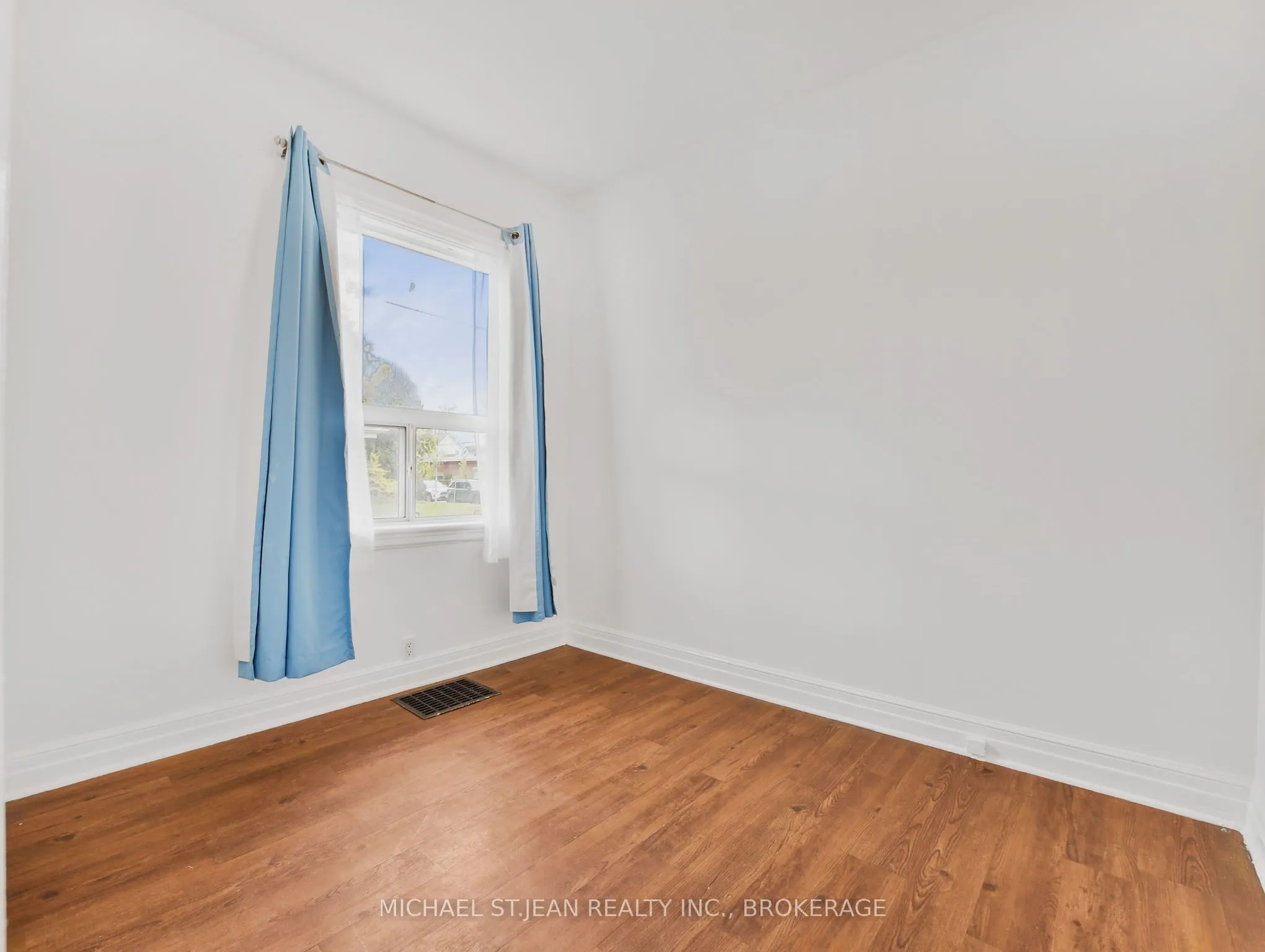 42 Ellis Avenue