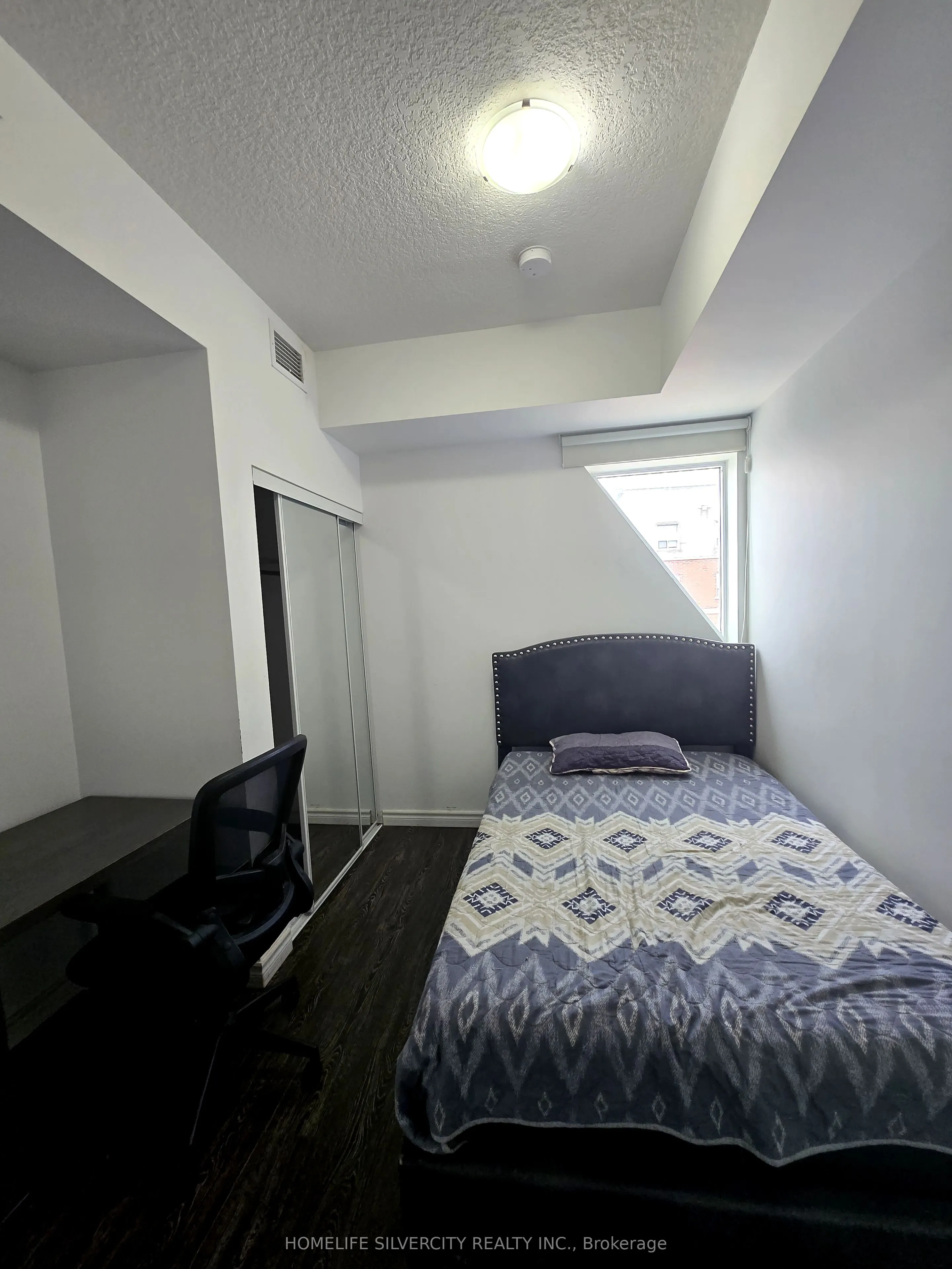 158 King Street N, #905-Tower 1