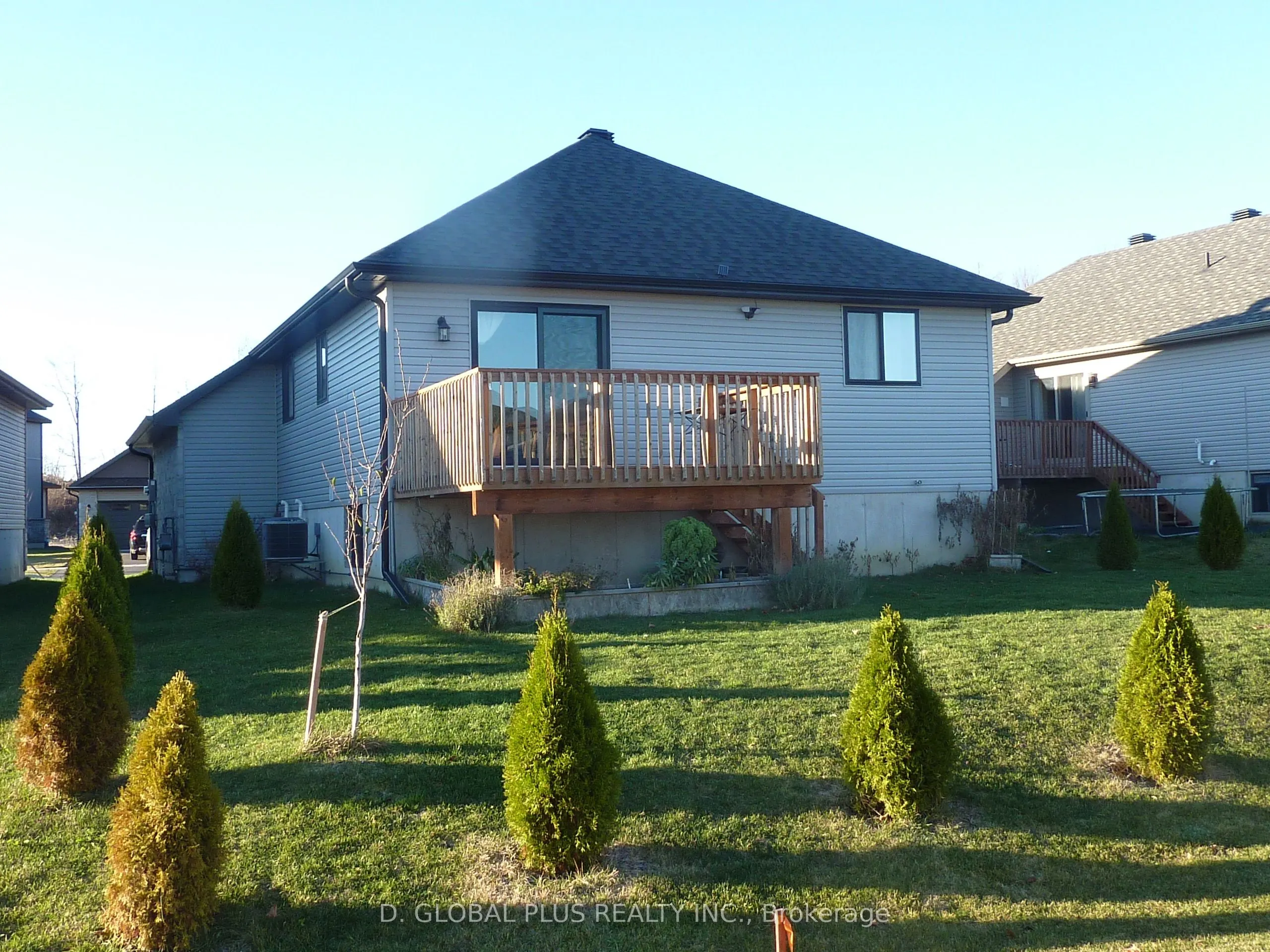 90 Cameron Crescent S