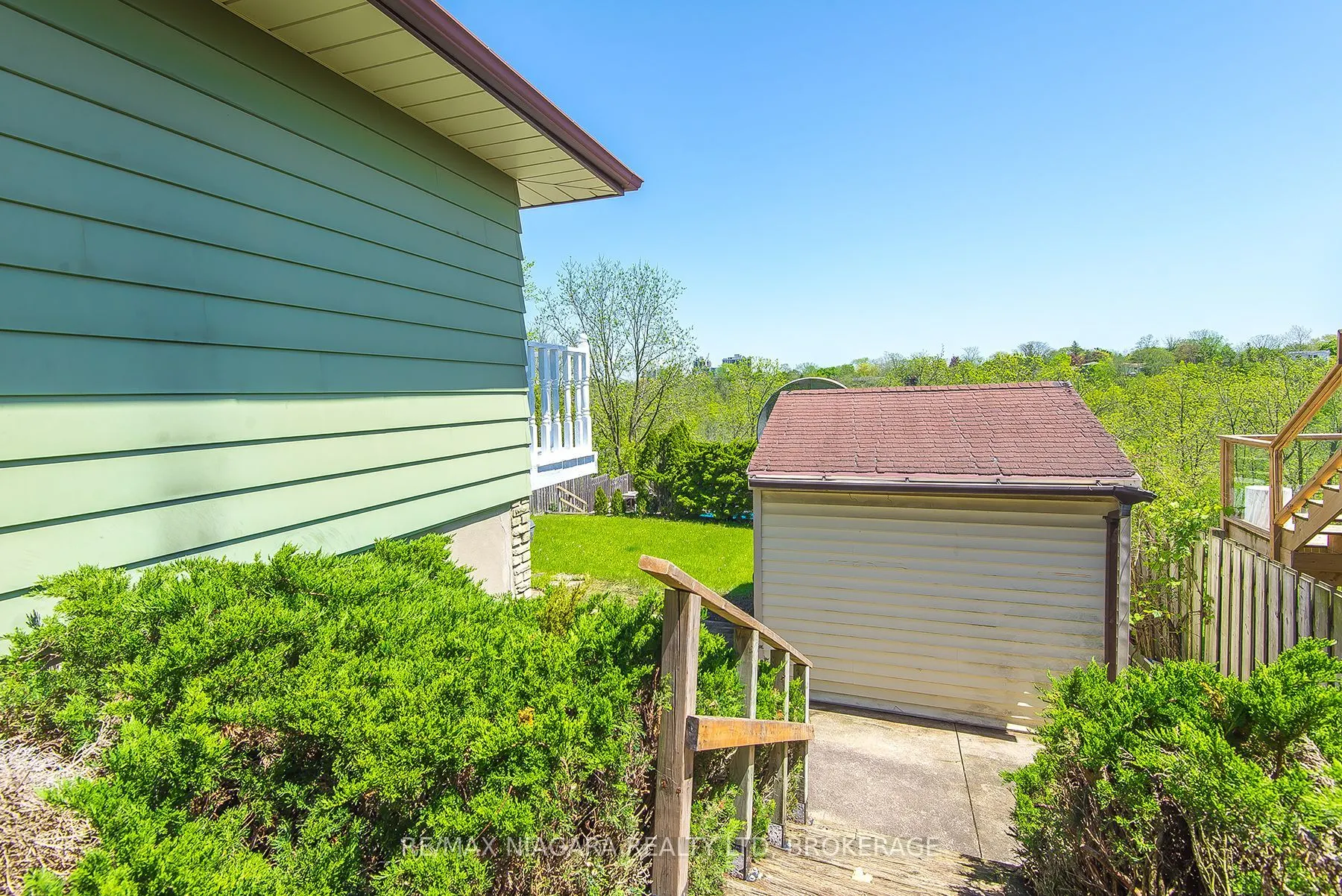 105 Hillview Road