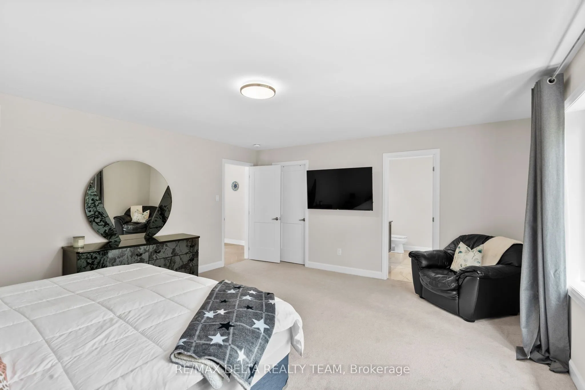 820 MERCIER Crescent